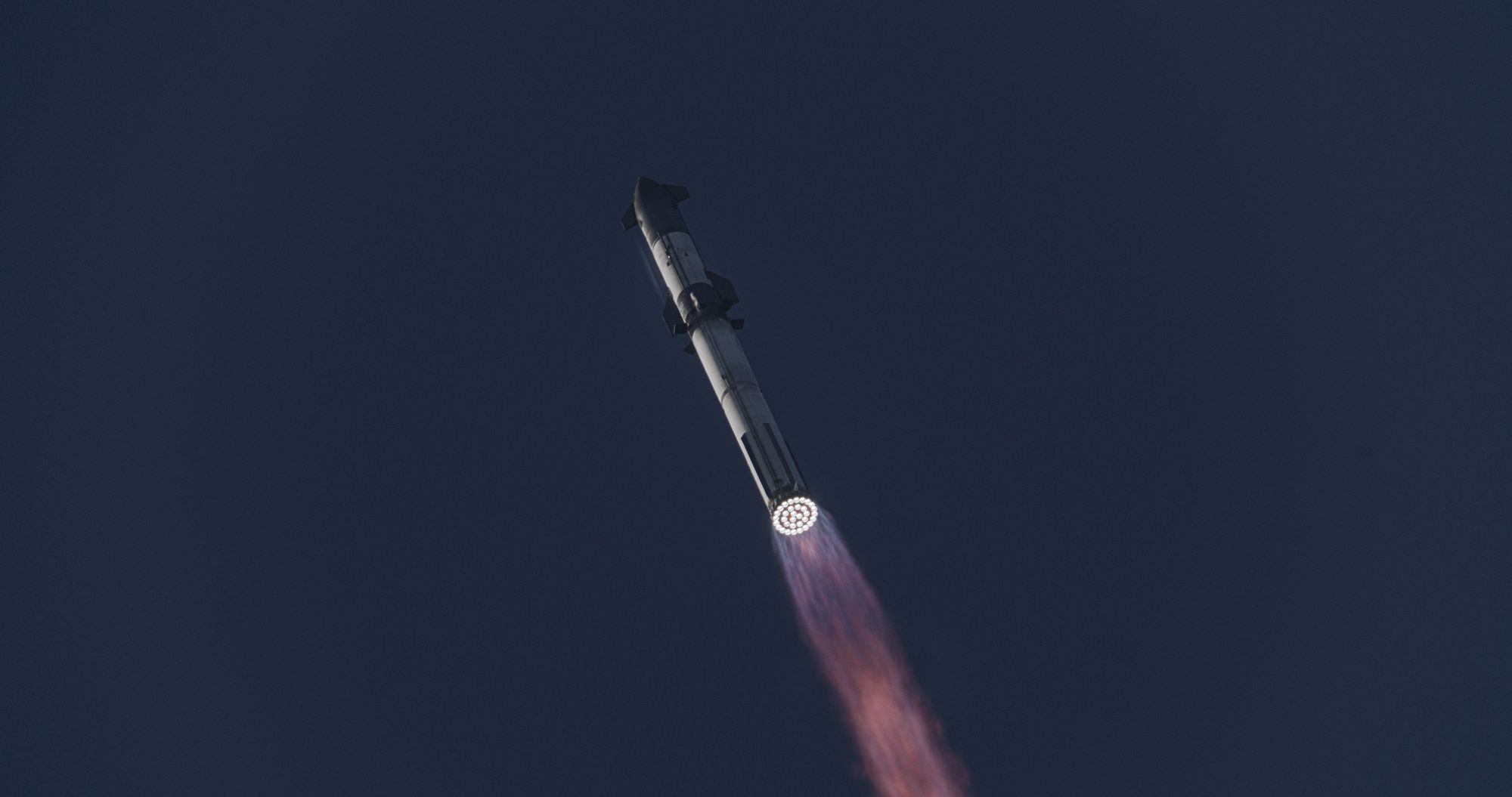 Starship-Super Heavy during first stage flight with Ship 25 and Booster 9. ©SpaceX