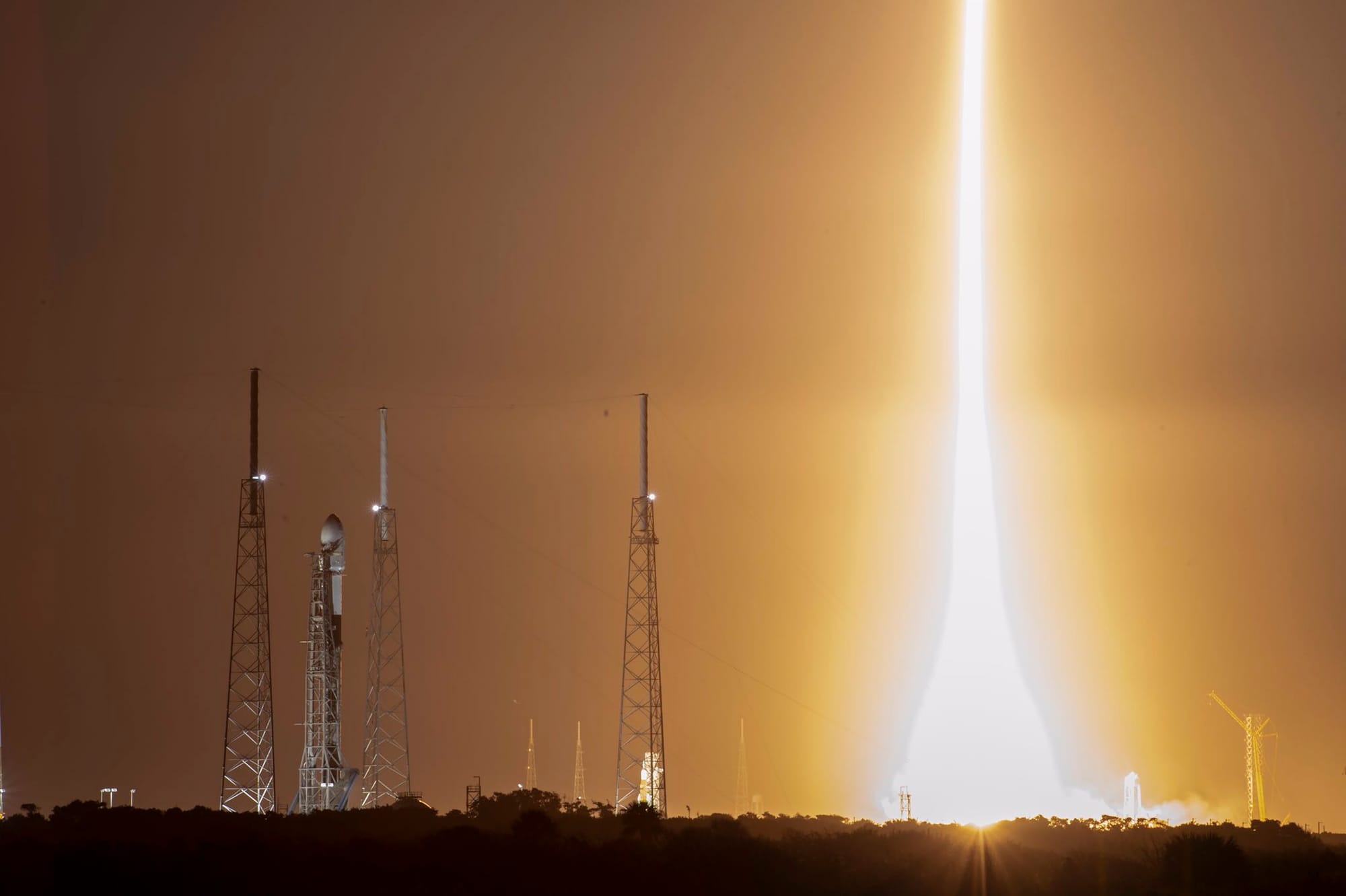 Long exposure shot of the liftoff of B1058 for the Starlink Group 4-2 & BlueWalker 3 mission. ©SpaceX