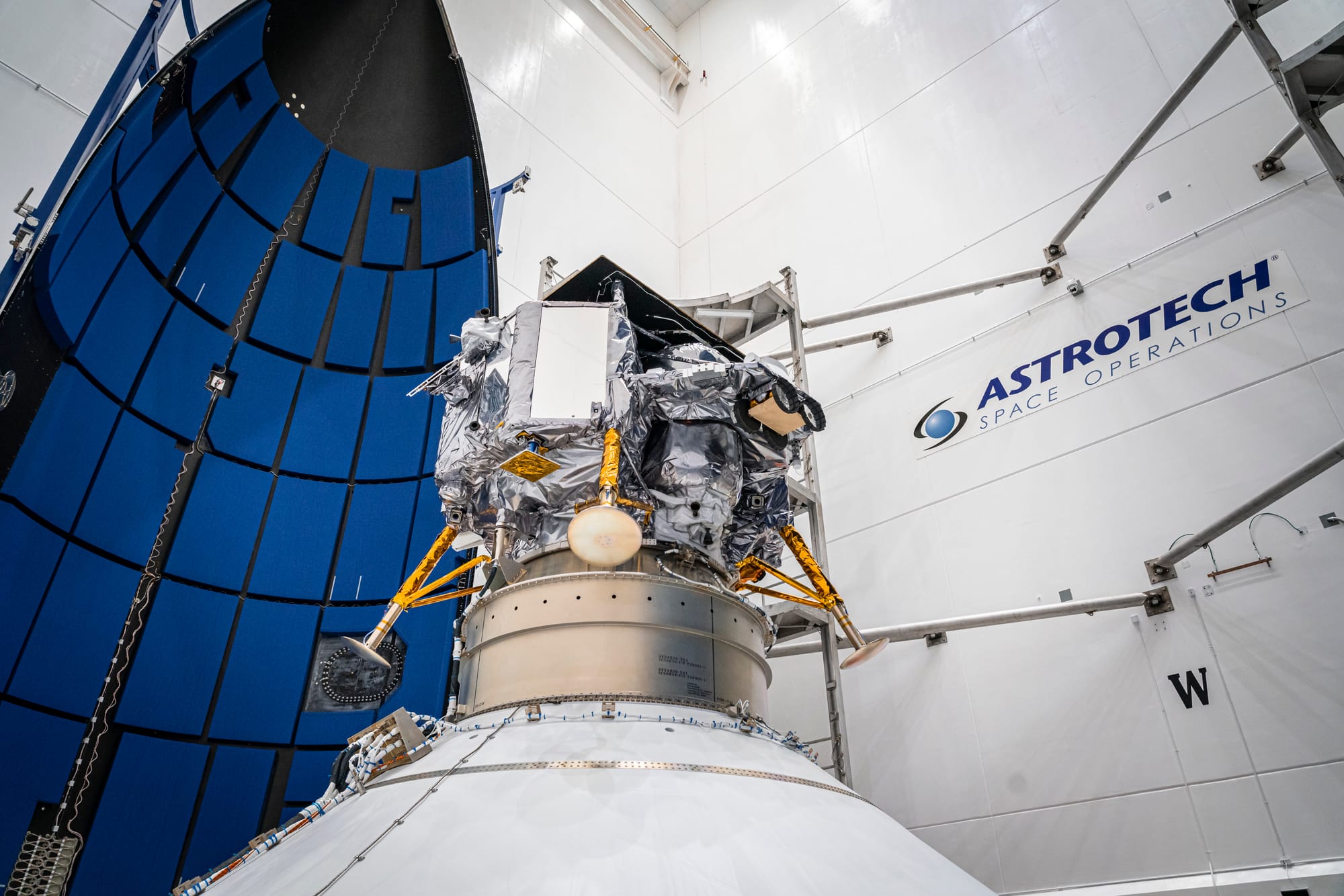 Astrobotic's Peregrine lunar lander during encapsulation into Vulcan-Centaur's fairing. ©United Launch Alliance