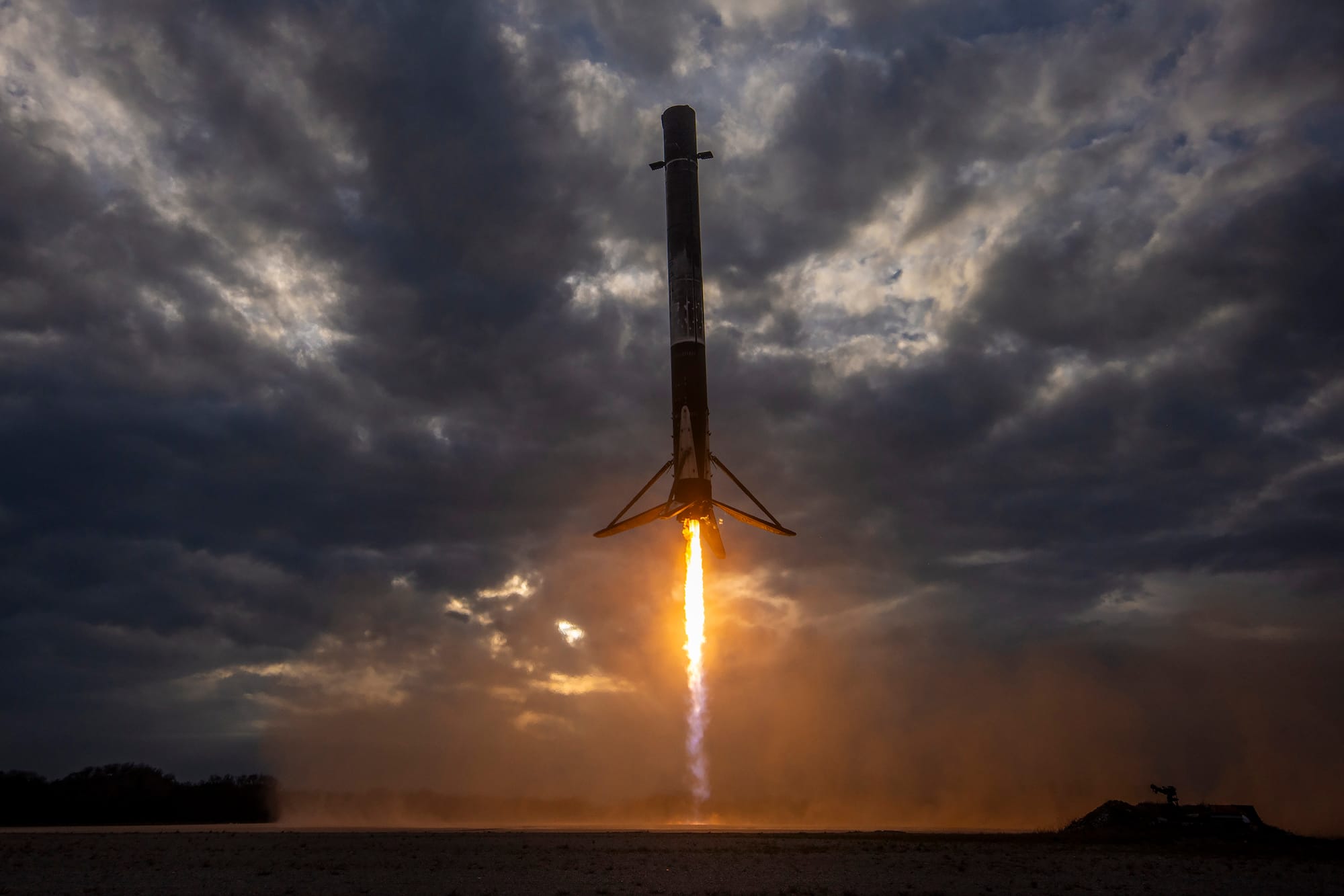 Falcon 9 booster B1080 landing at Landing Zone 1 at Cape Canaveral. ©SpaceX