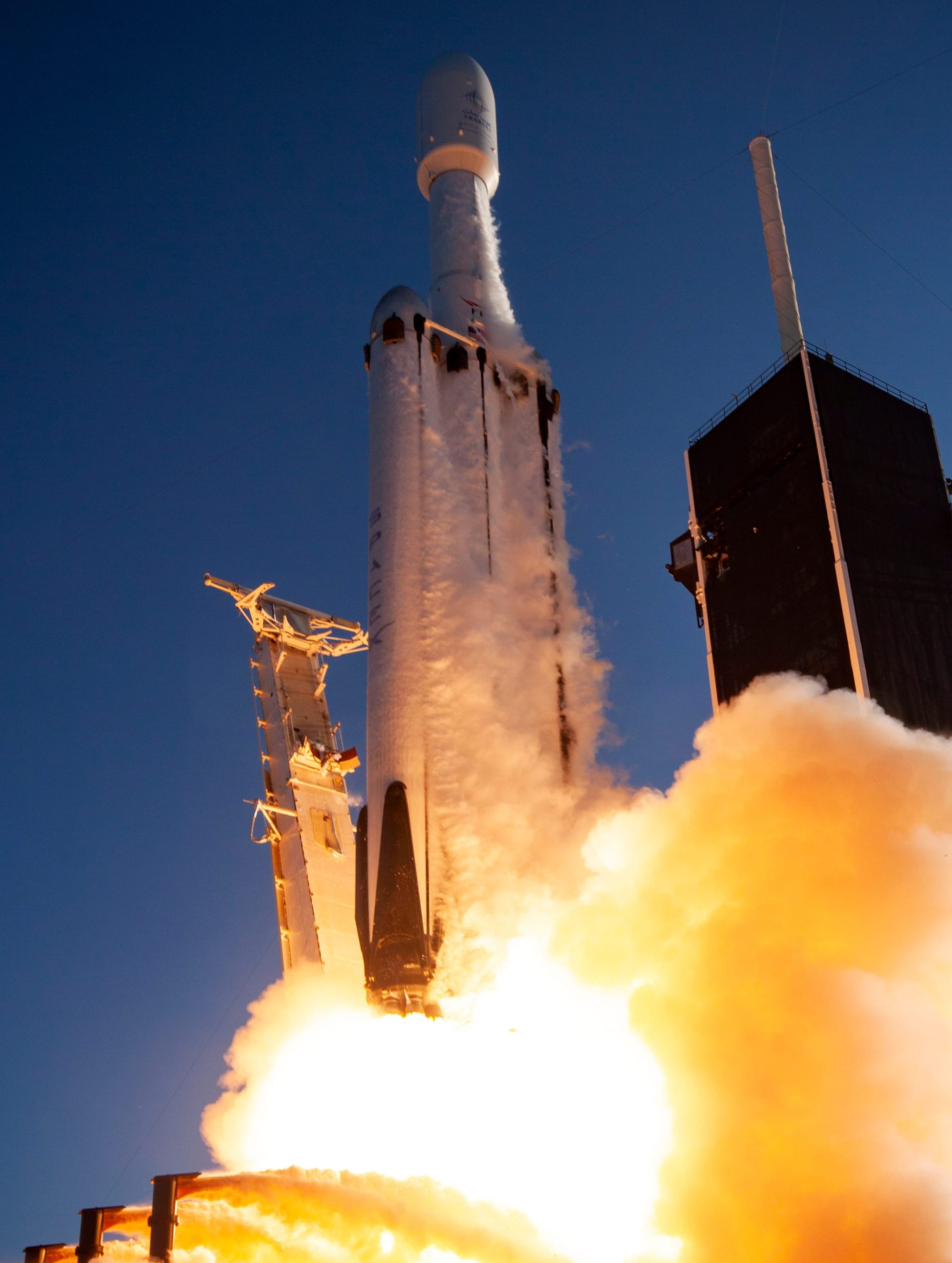 Falcon Heavy lifting off for the Arabsat-6A mission. ©SpaceX