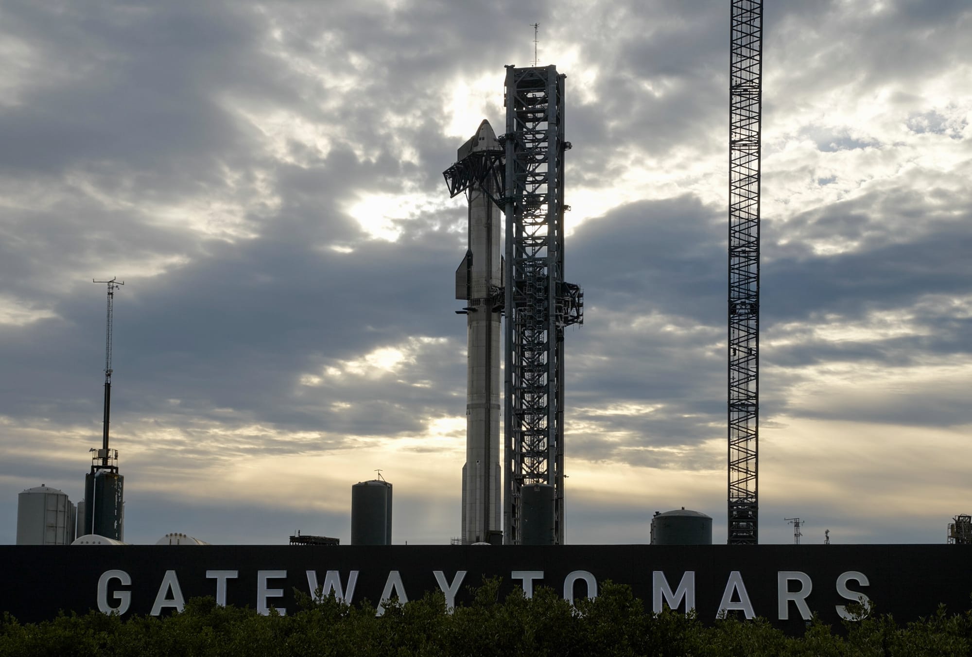 Ship 28 atop of Booster 10 at Starbase, Texas. ©SpaceX