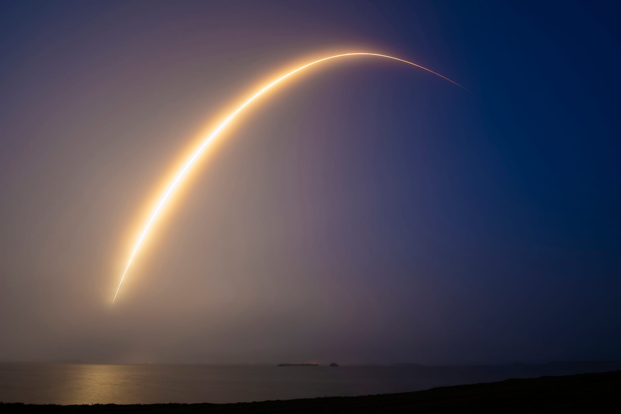 A long exposure photo showing the flight path of Falcon 9 during the Starlink Group 6-41 mission. ©SpaceX