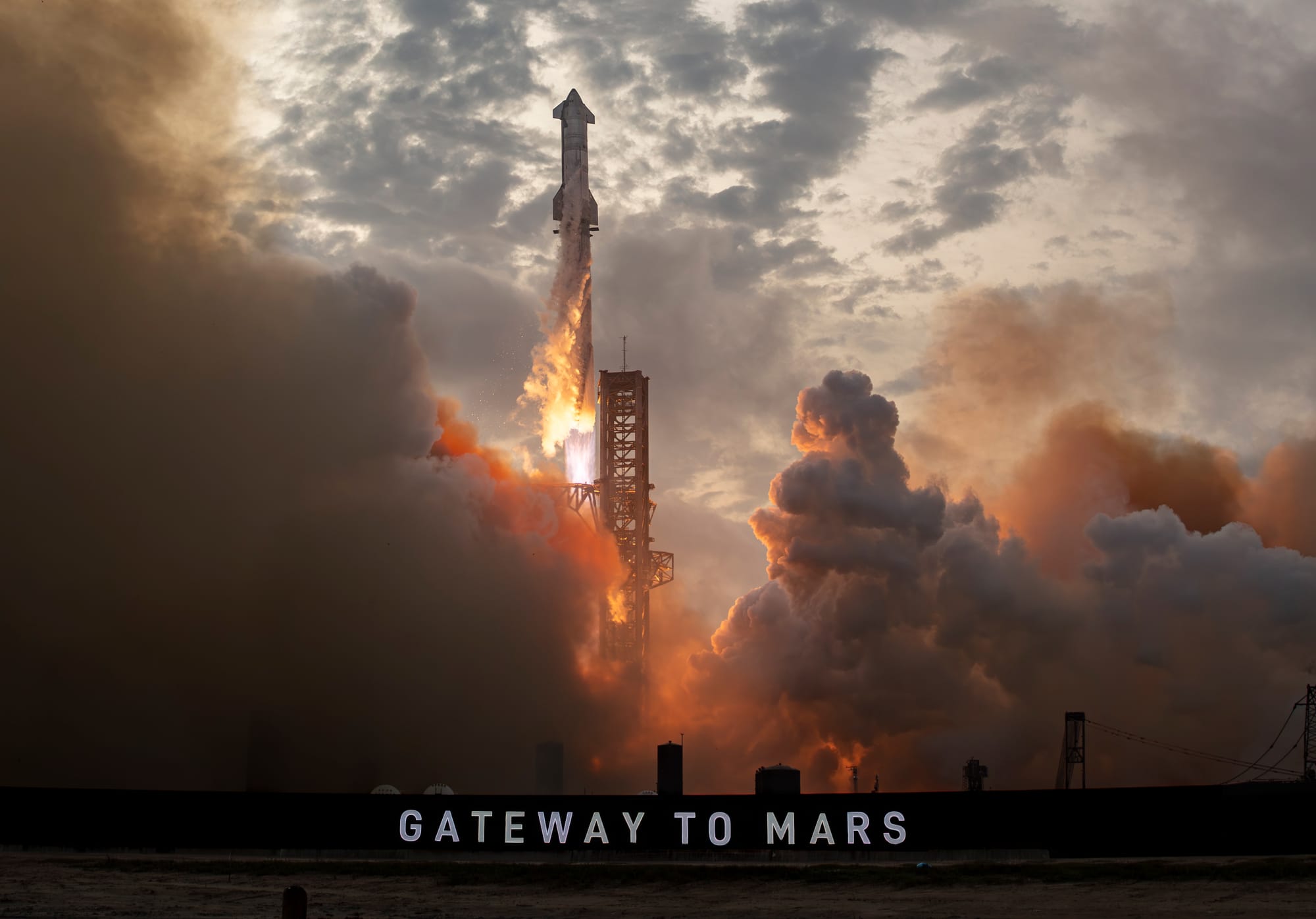 Starship-Super Heavy lifting off from Starbase, Texas. ©SpaceX