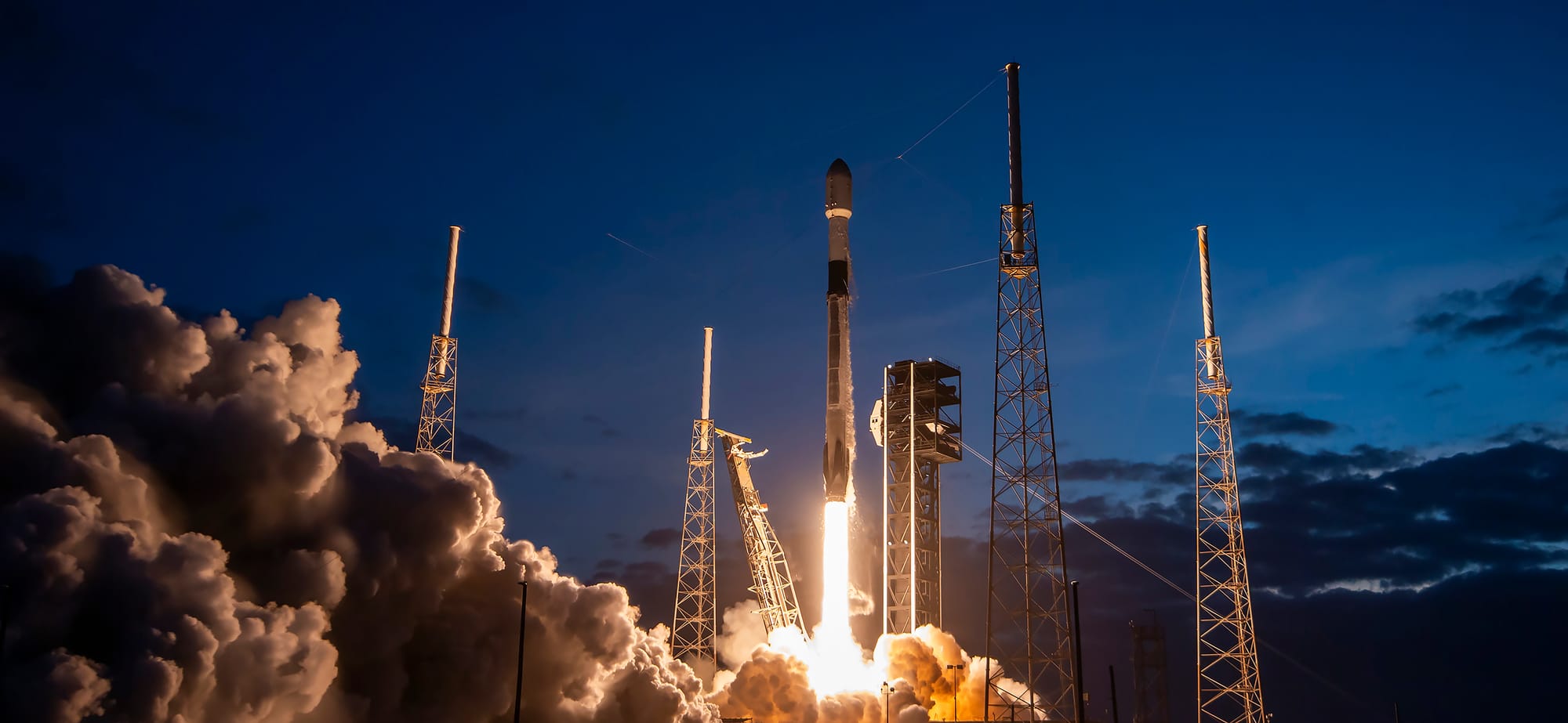 Falcon 9 lifting off from Space Launch Complex 40 with Starlink Group 6-46. ©SpaceX