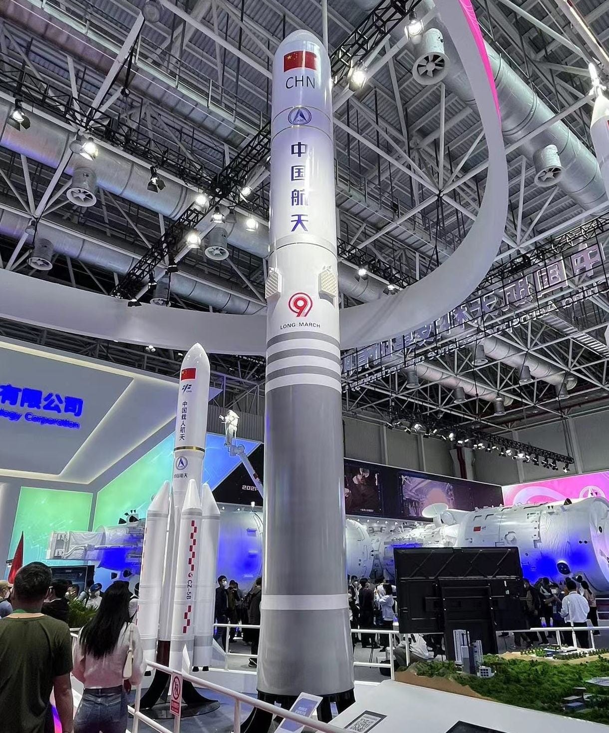 A model of the present Long March 9 design at 2022 Airshow China in Zhuhai. ©Shujianyang/Wikimedia Commons