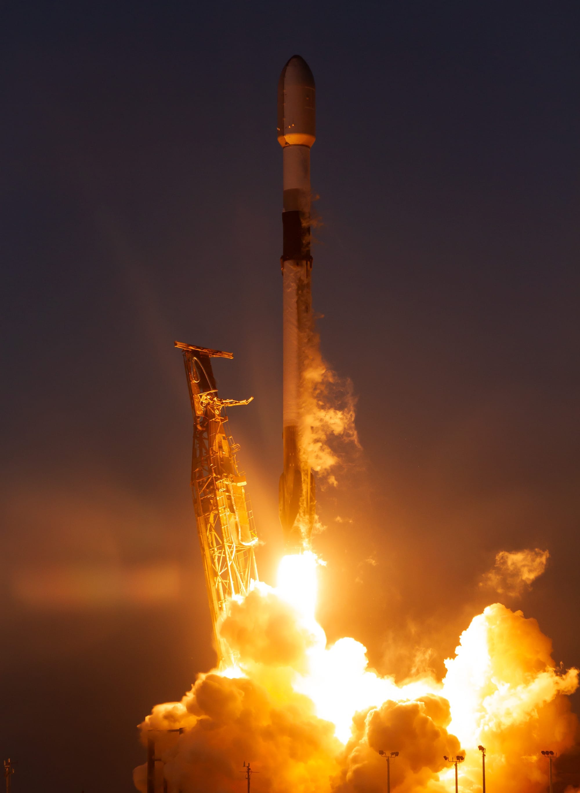 Falcon 9 lifting off from SLC-4E for Starlink Group 8-1. ©SpaceX
