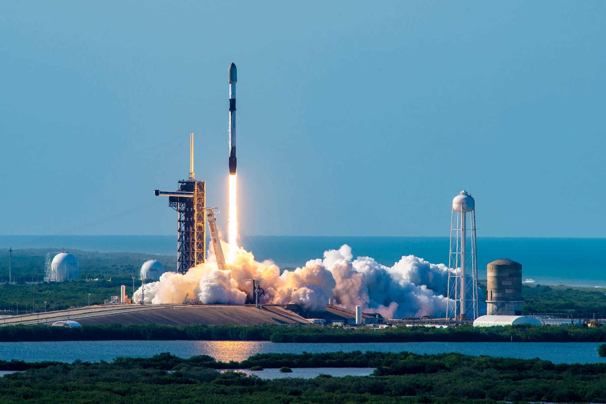 Falcon 9 lifting off from Launch Complex 39A for Starlink Group 6-51. ©SpaceX