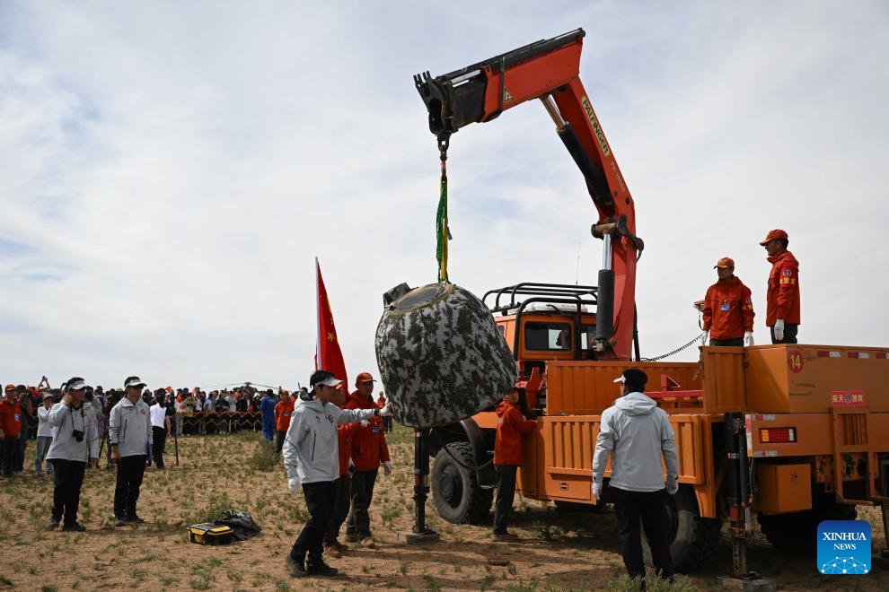 The Chang'e 6 re-entry capsule being lifted for transportation ahead of a flight to Beijing. ©Lian Zhen/Xinhua