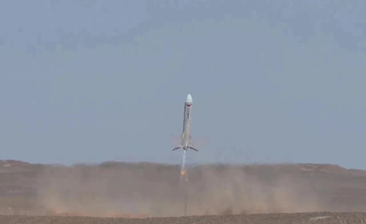 SAST's vertical takeoff vertical landing test vehicle during its landing burn. ©Hu Lanyue (胡蓝月)/SAST