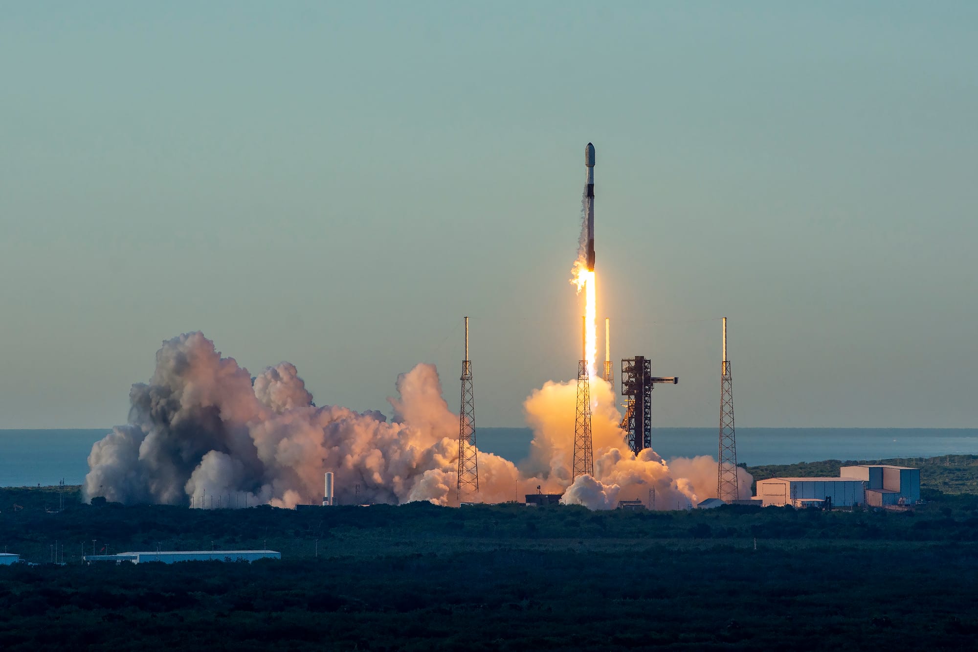 Falcon 9 lifting off from Space Launch Complex 40 for Starlink Group 10-3. ©SpaceX