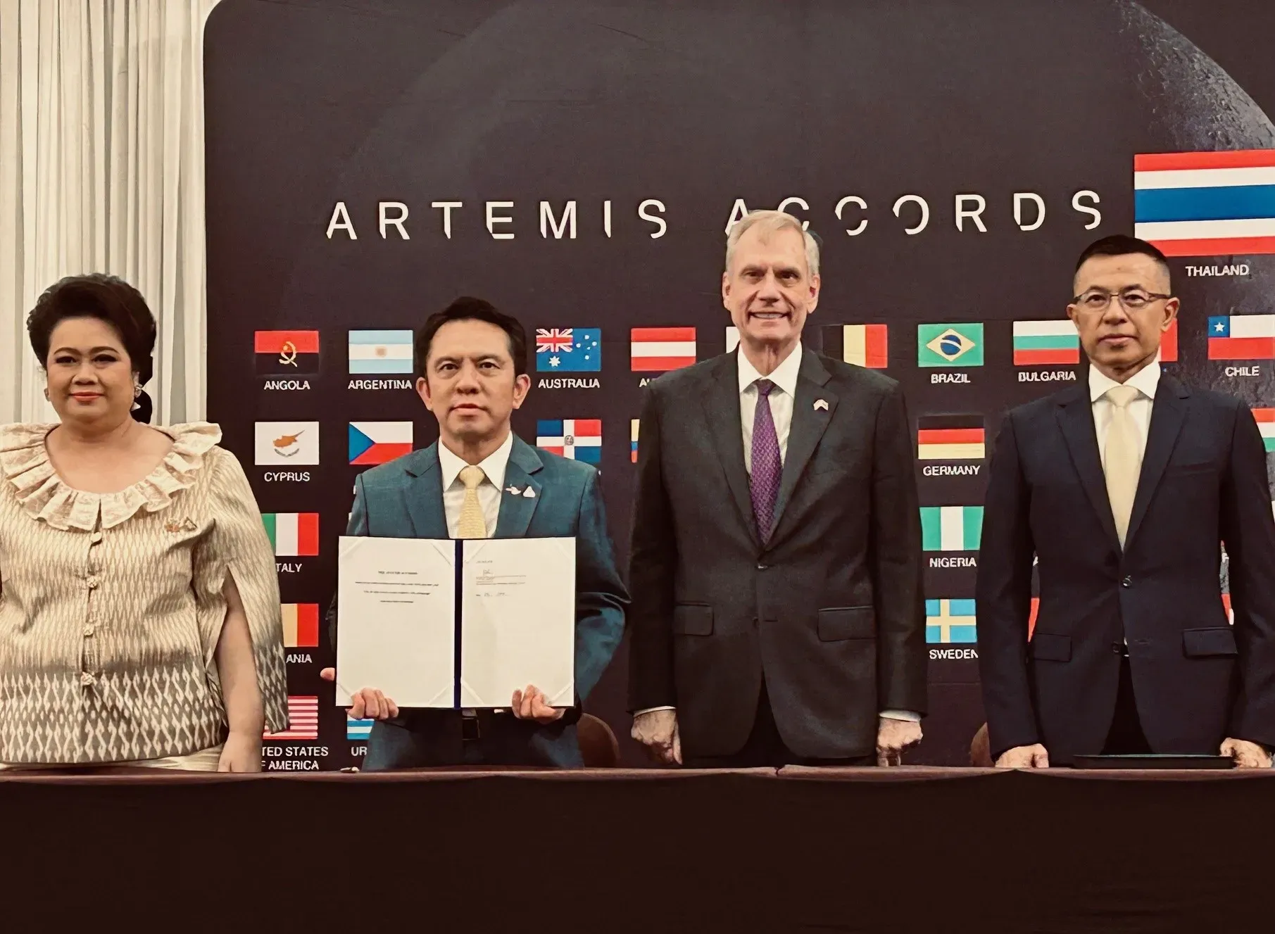 Supamas Isarabhakdi (left), Pakorn Apaphant (center left), Robert Godec (center right), and Suwat Jangyodsuk (right) posing for a photo after Thailand signed the Artemis Accords. ©U.S. State Department