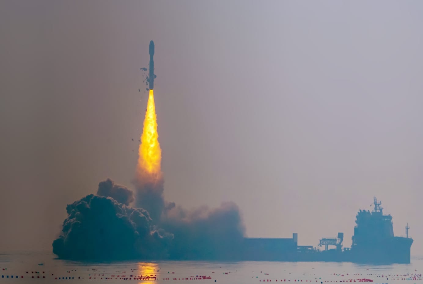The Jielong-3 Y5 vehicle lifting off from Dongfang Hangtiangang in the Yellow Sea.