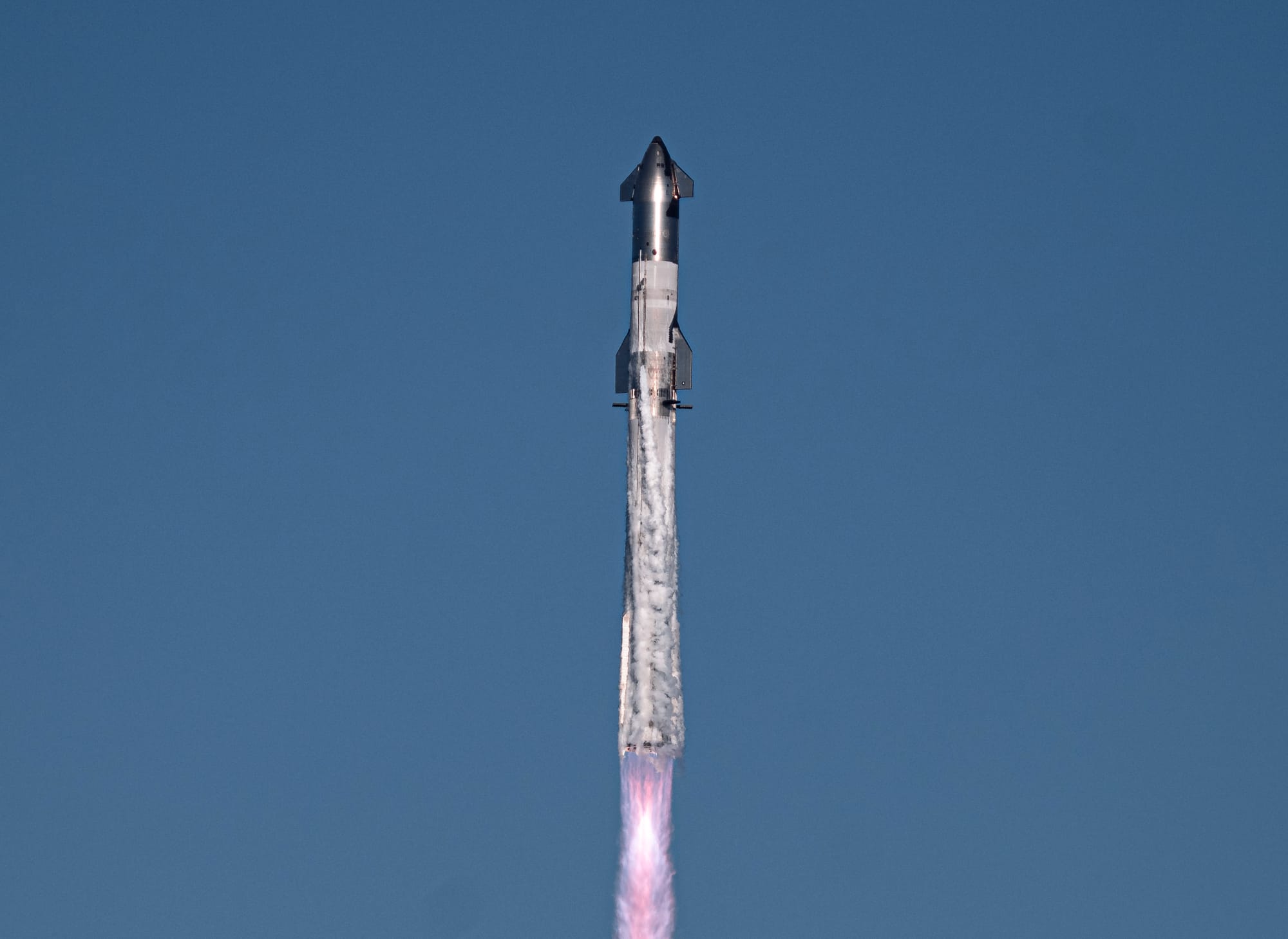 Starship-Super Heavy during first-stage flight for the vehicles sixth flight test. ©SpaceX