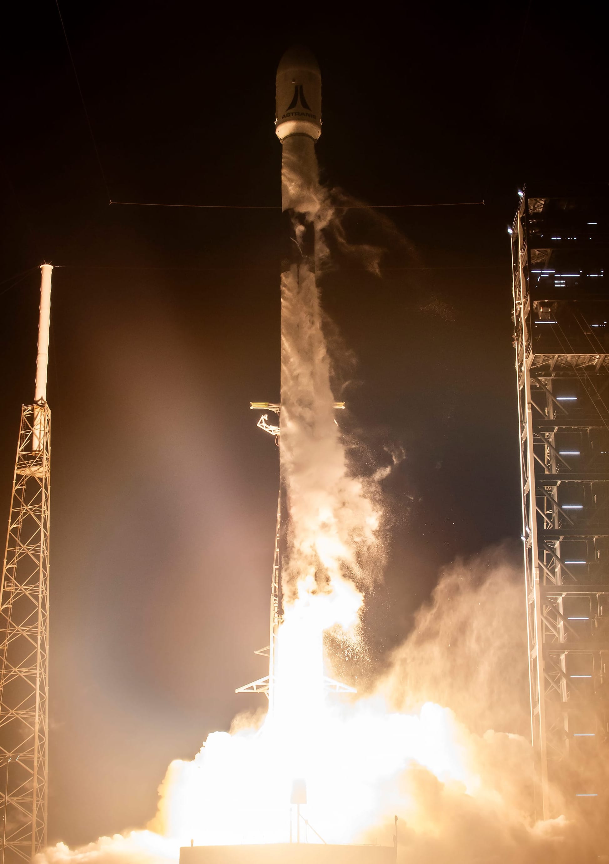 Falcon 9 lifting off from Space Launch Complex 40 with four satellites for Astranis. ©SpaceX