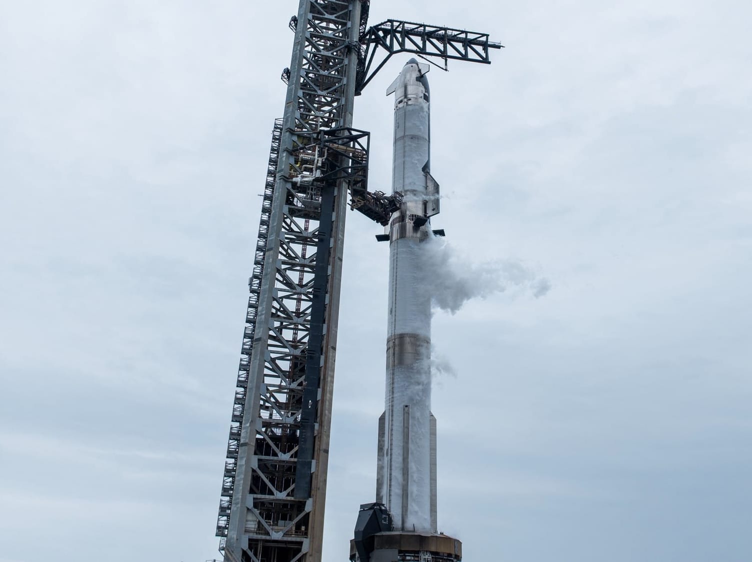 Ship 33 and Booster 14 during a wet dress rehersal on January 11th. ©SpaceX