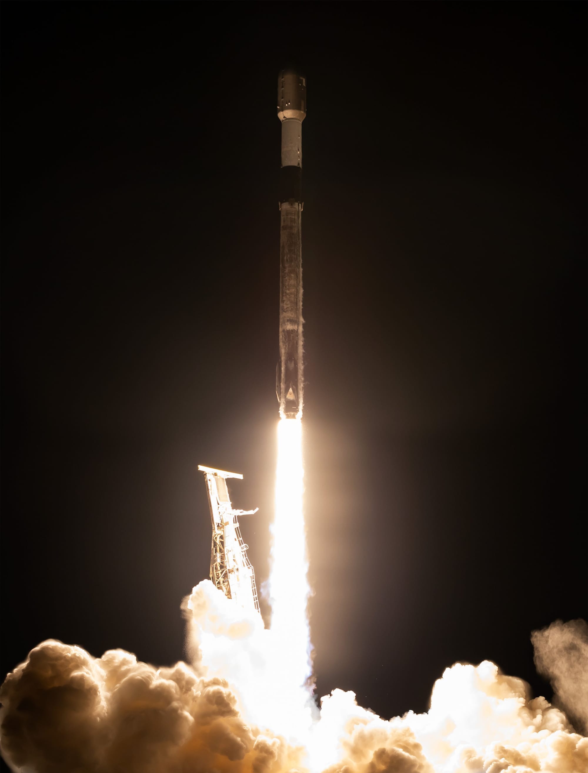 Falcon 9 lifting off from Space Launch Complex 4E for the NROL-153 mission. ©SpaceX
