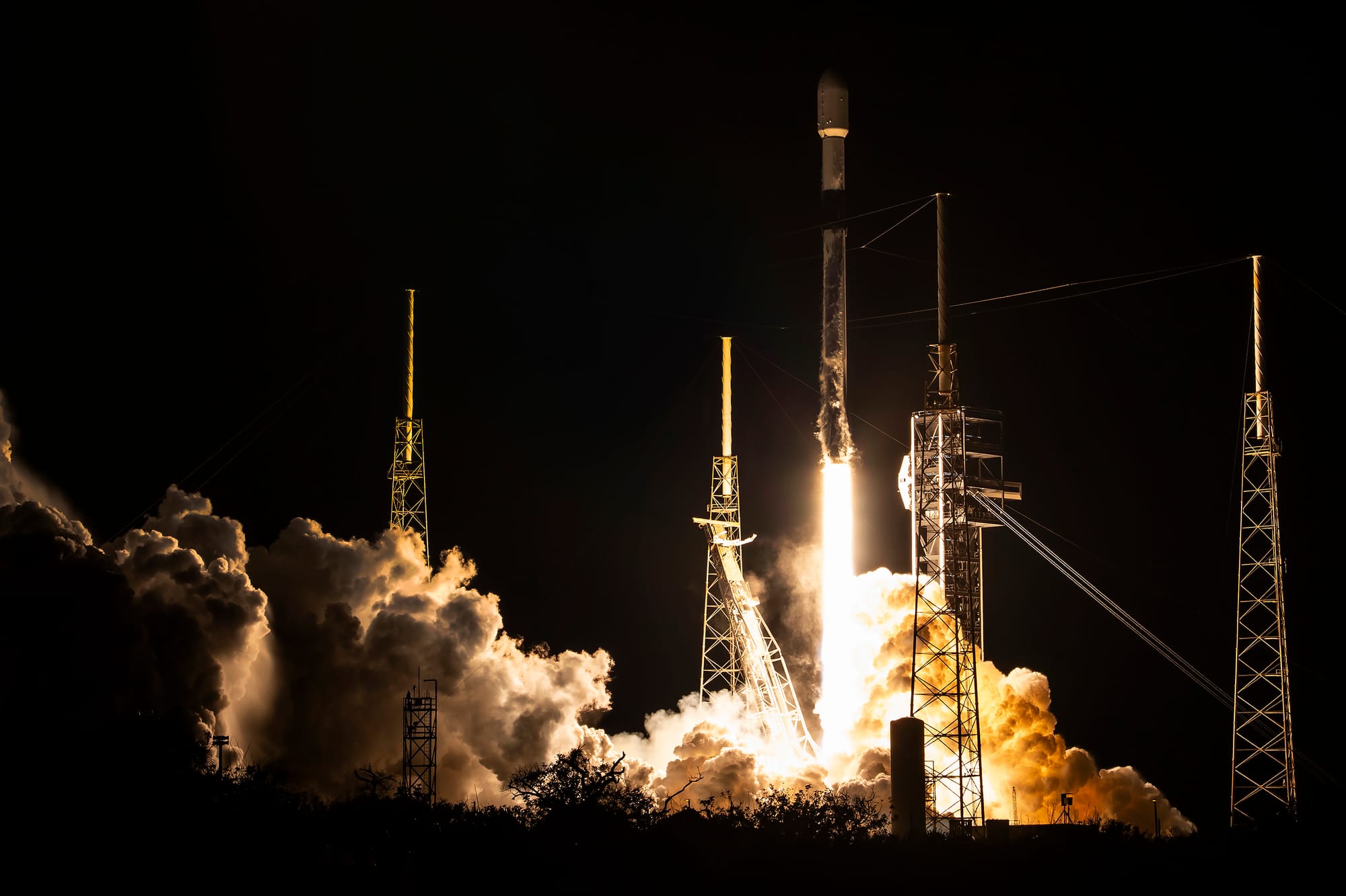 Falcon 9 lifting off from Space Launch Complex 40 with Thuraya 4-NGS. ©SpaceX