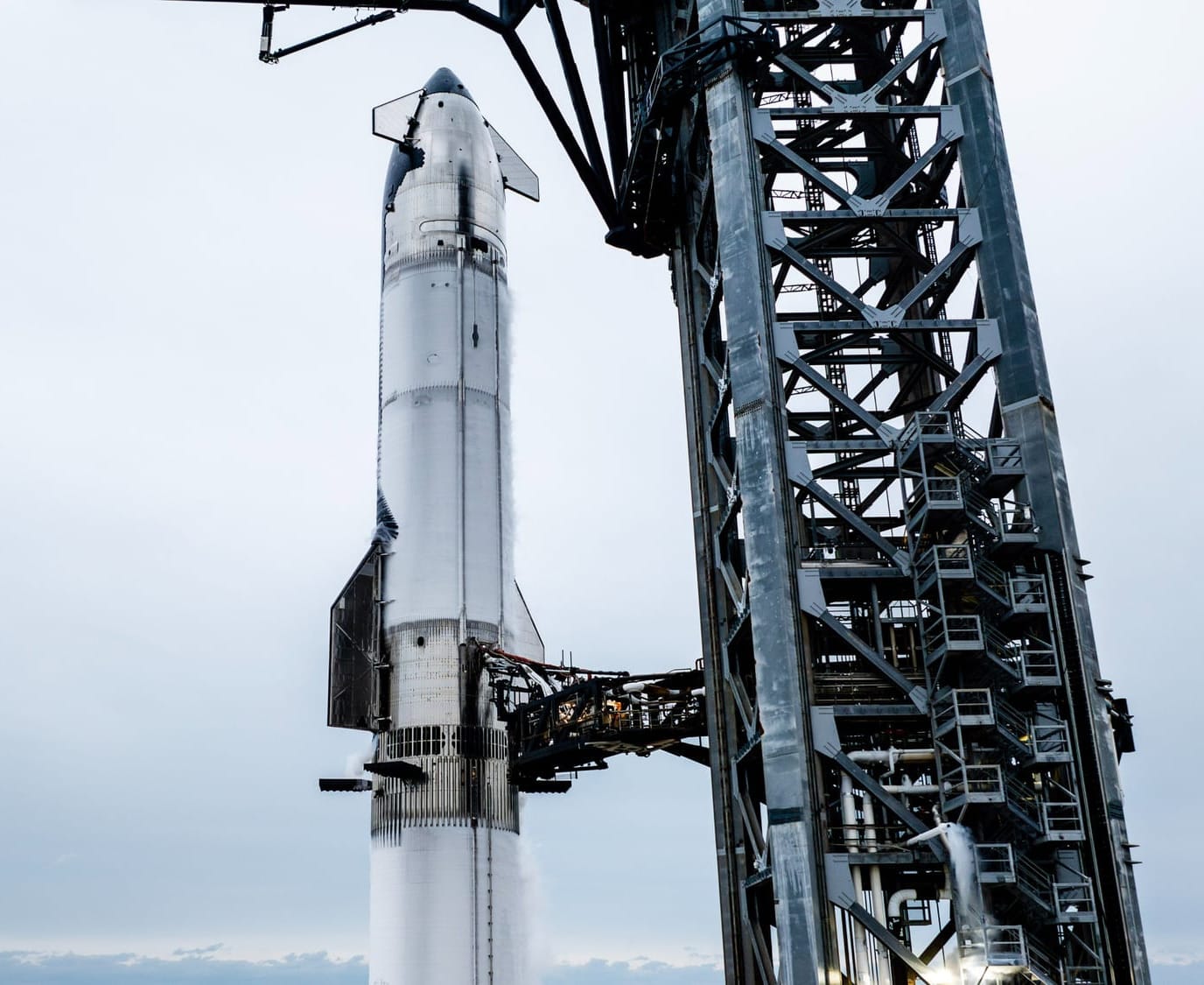 Ship 33 atop of Booster 14 during a wet dress rehearsal. ©SpaceX