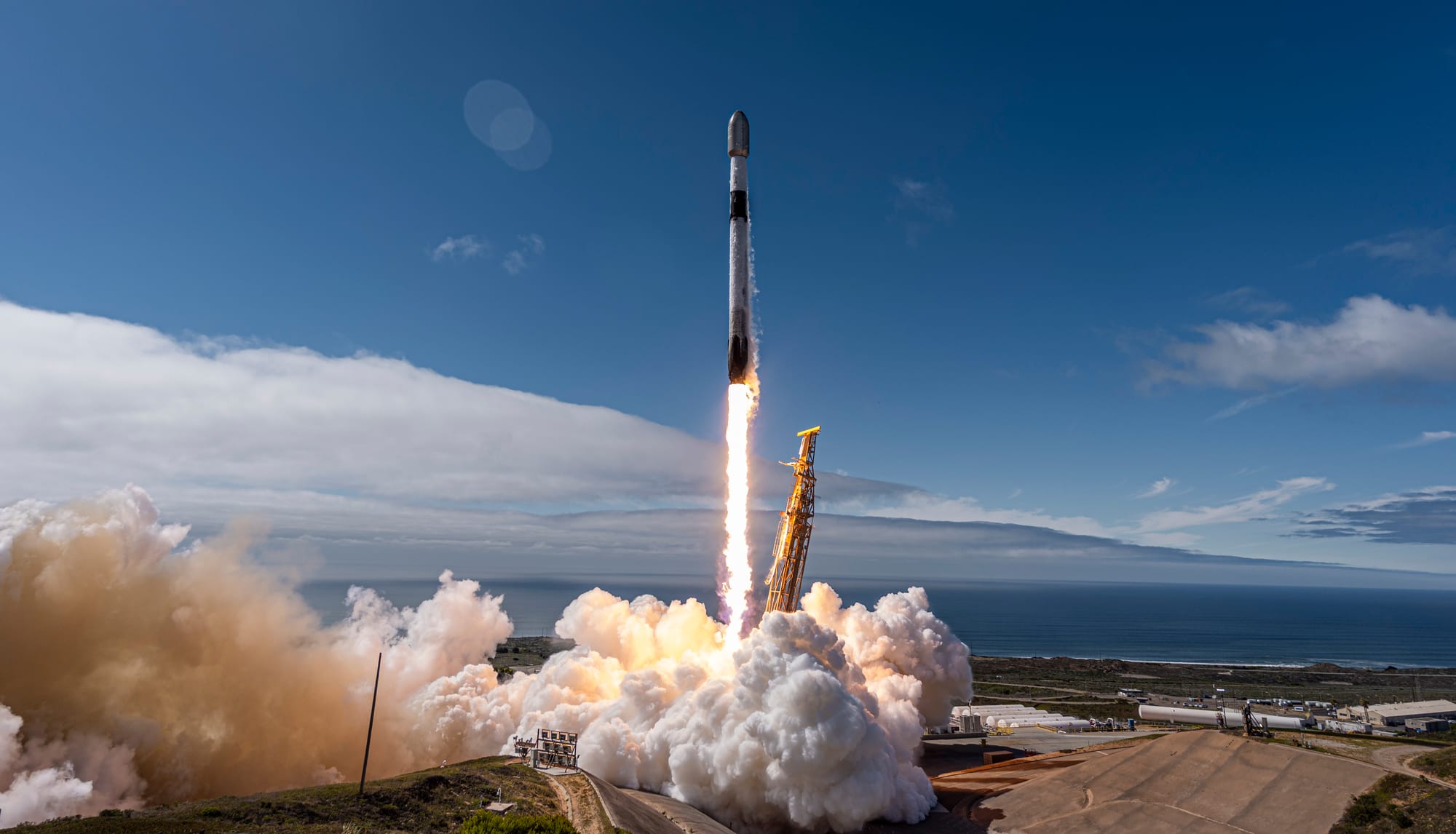 Falcon 9 lifting off from Space Launch Complex 4E. ©SpaceX