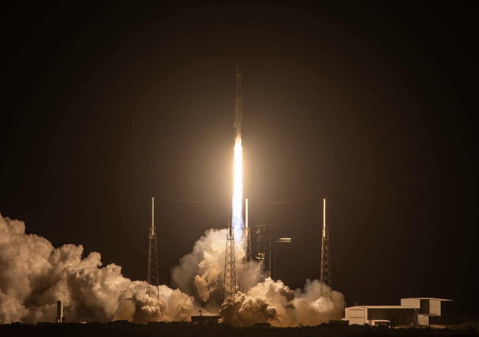Falcon 9 lifting off from Space Launch Complex 40 for the Starlink Group 6-93 mission. ©SpaceX