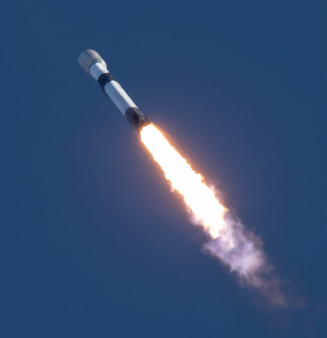 Falcon 9 during first-stage flight for the Starlink Group 15-3 mission. ©SpaceX