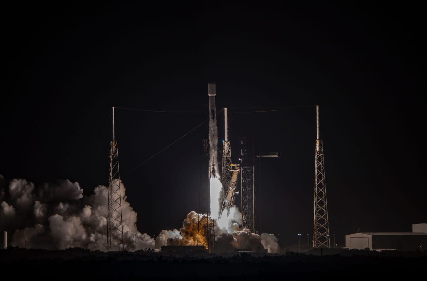 Falcon 9 lifting off from Space Launch Complex 40 for the Starlink Group 6-91 mission. ©SpaceX
