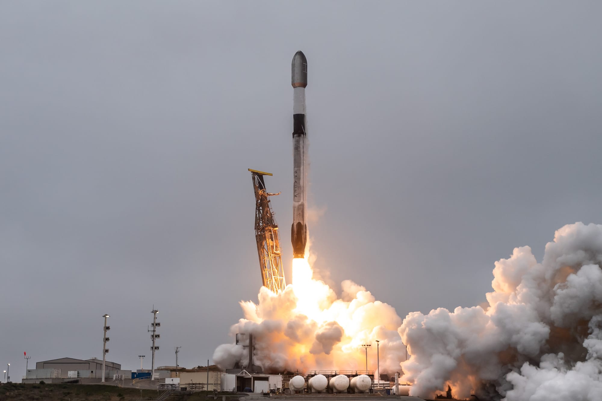 Falcon 9 lifting off from Space Launch Complex 4E for the Starlink Group 11-22 mission. ©SpaceX