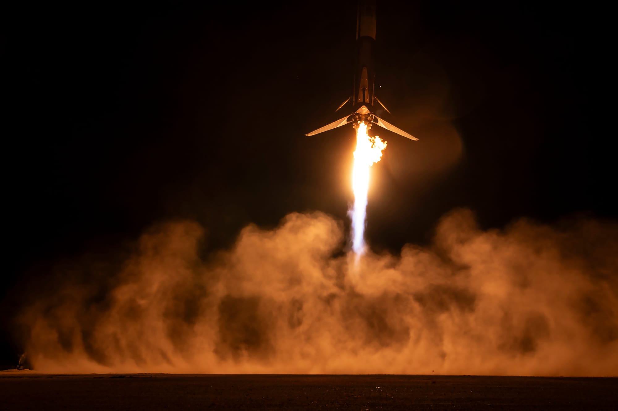 Falcon 9 booster B1094 landing at Landing Zone 1 after supporting the Axion-4 mission. ©SpaceX