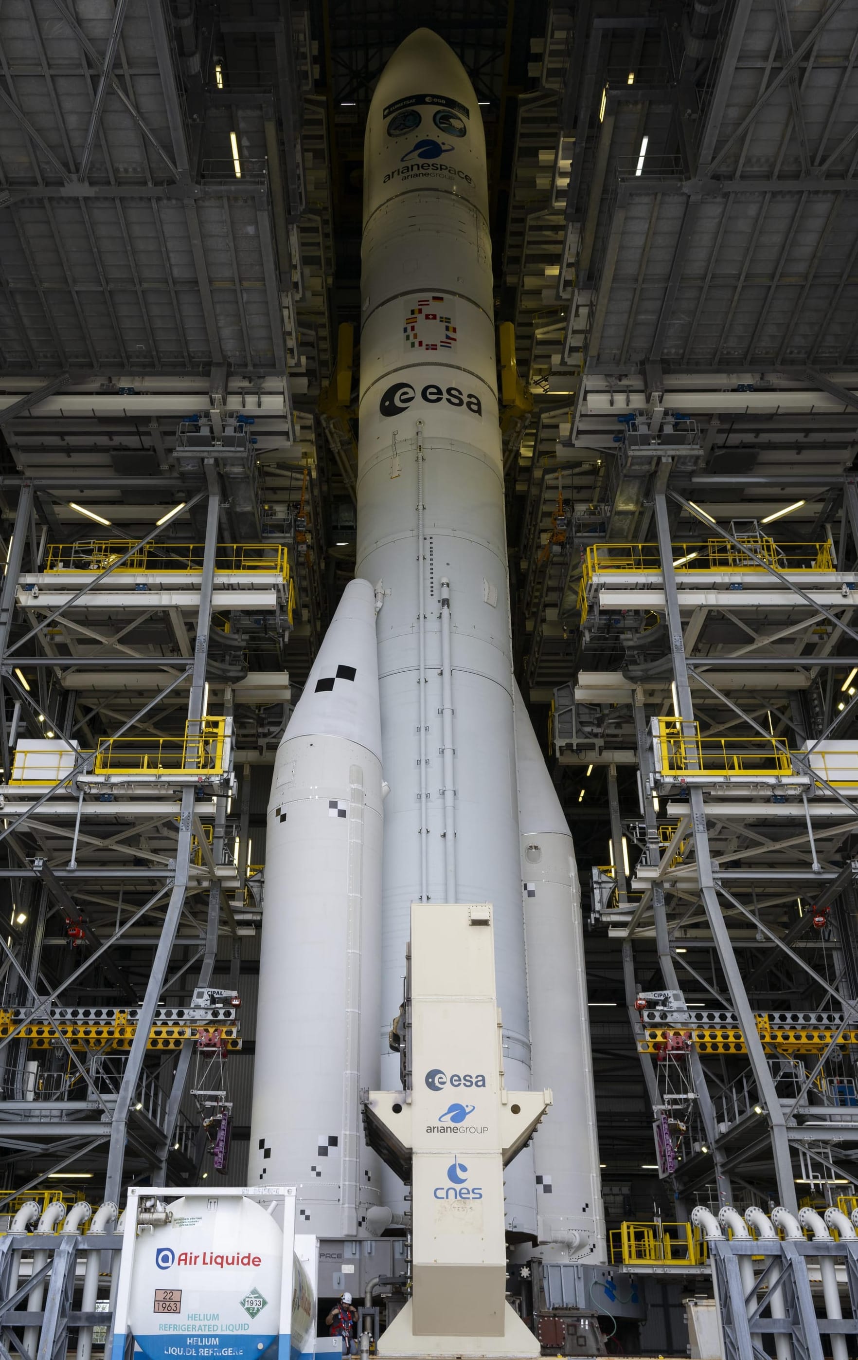 Ariane 6 prepared for the launch of MetOp-SG-A1 inside its mobile assembly building. ©S. Corvaja/European Space Agency