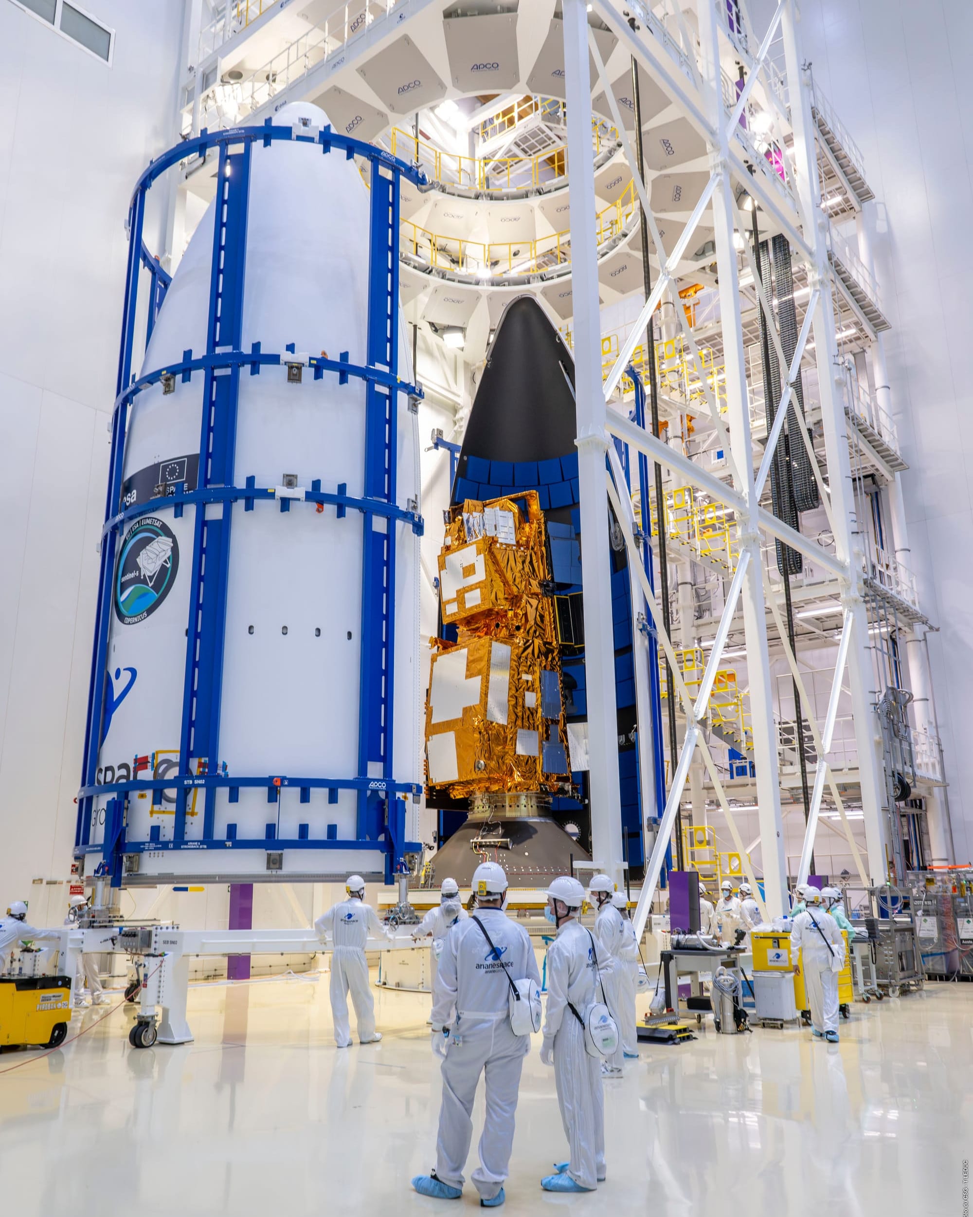 MetOp-SG-A1 during encapsulation into Ariane 6's fairing ahead of launch from the Guiana Space Centre. ©Optique vidéo du CSG–T. Leduc/European Space Agency/Arianespace/CNES