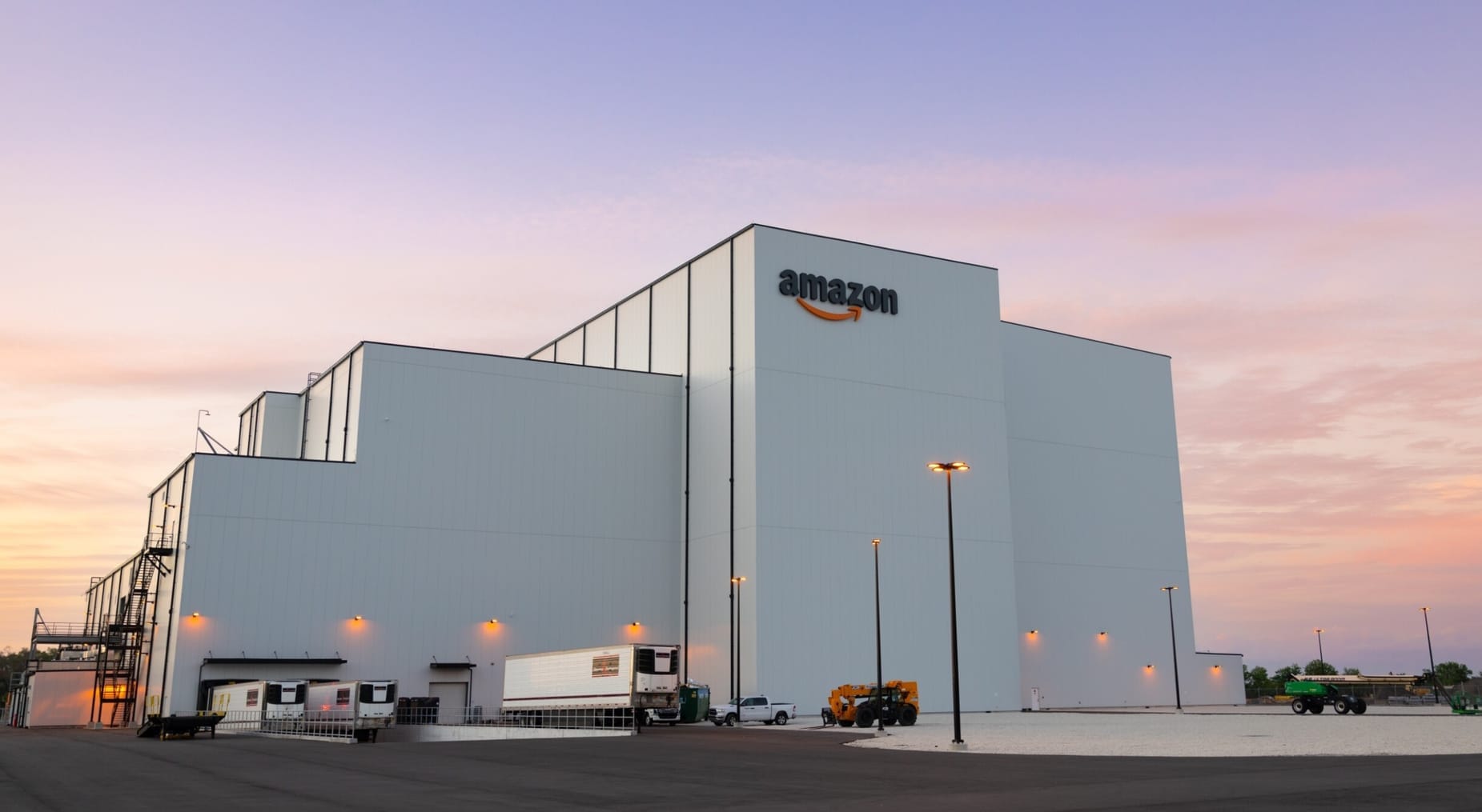 Kuiper's satellite processing facility, where they are integrated into various rockets' payload fairings. ©Amazon
