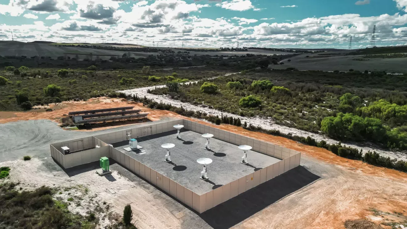 A Kuiper ground station in rural Australia. ©Amazon