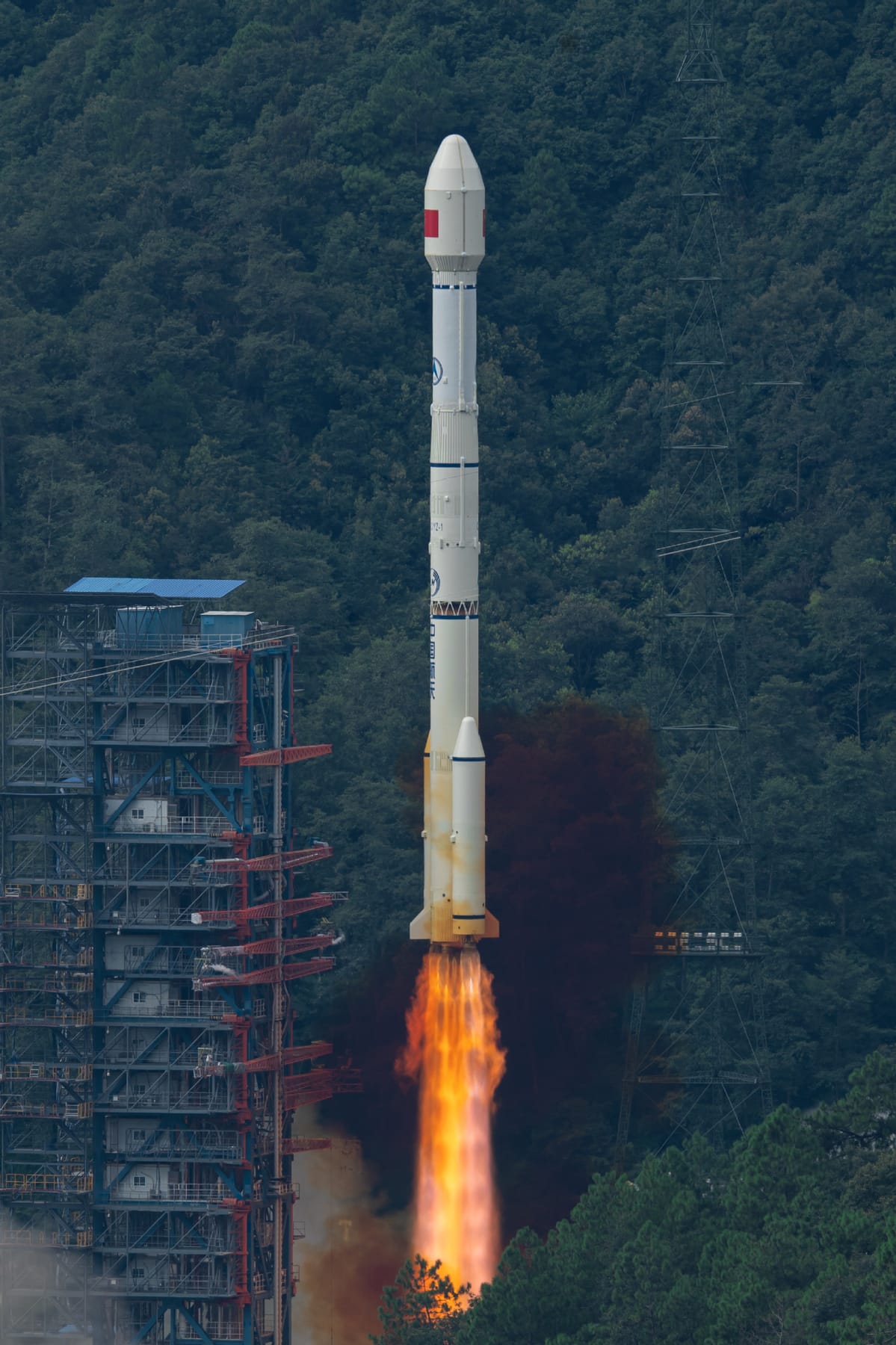 The Long March 3C/E, equiped with a Yuanzheng-1, lifts off from the Xichang Satellite Launch Center.