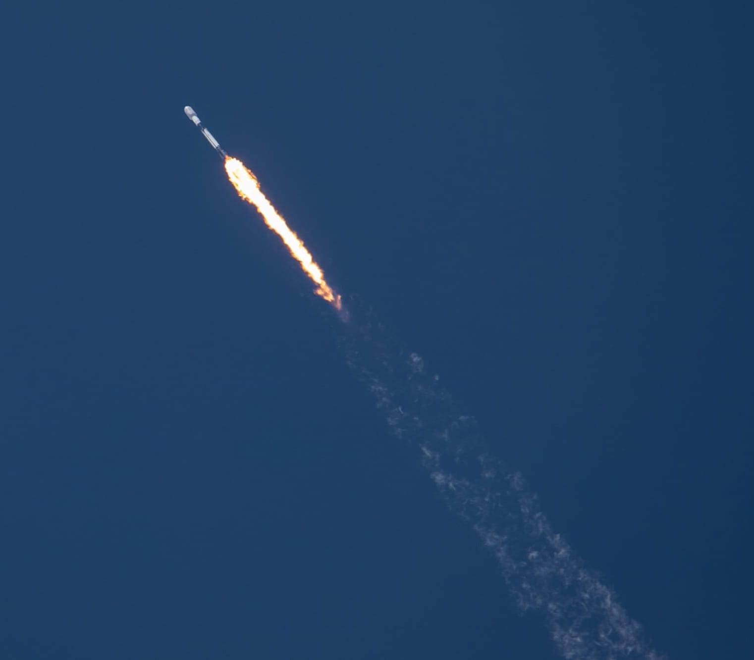 Falcon 9 during first-stage flight for the NROL-48 mission. ©SpaceX