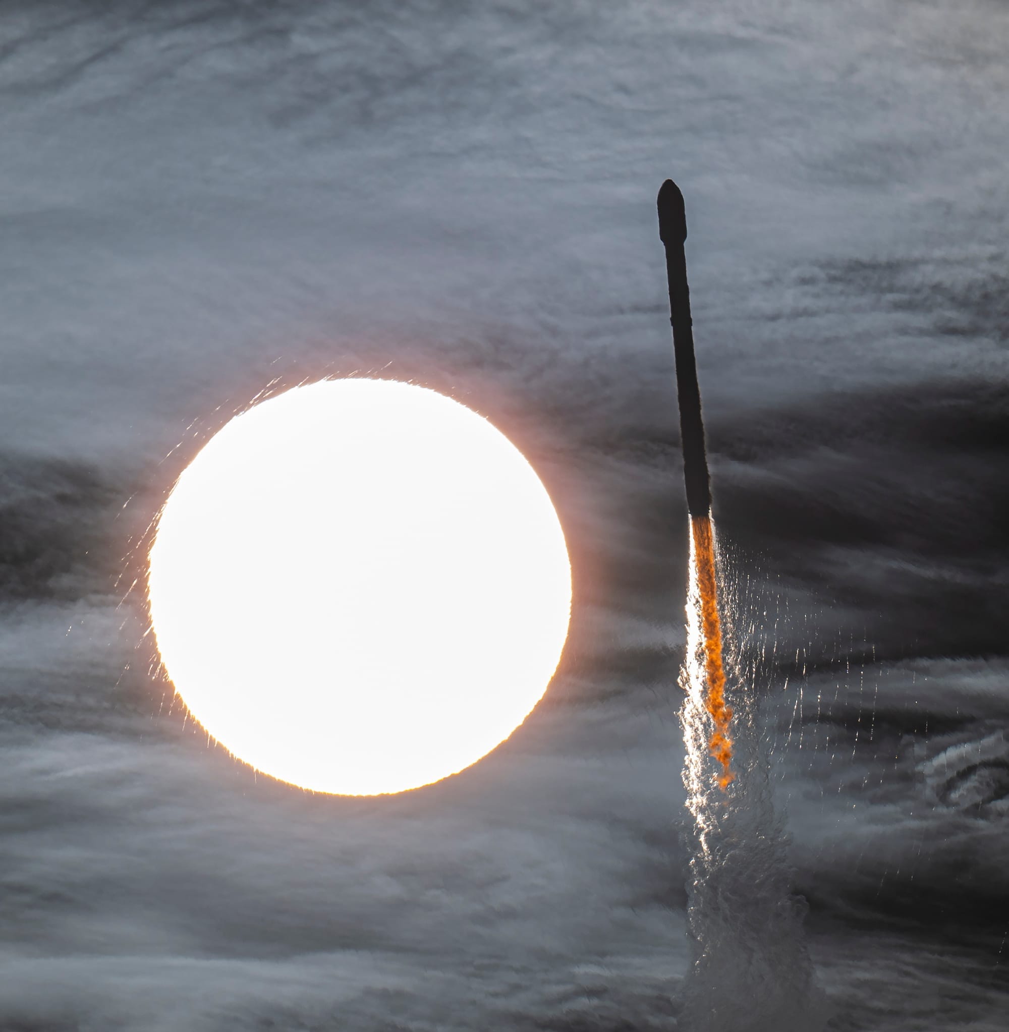 Falcon 9 during first-stage flight for the Starlink Group 10-22 mission. ©SpaceX