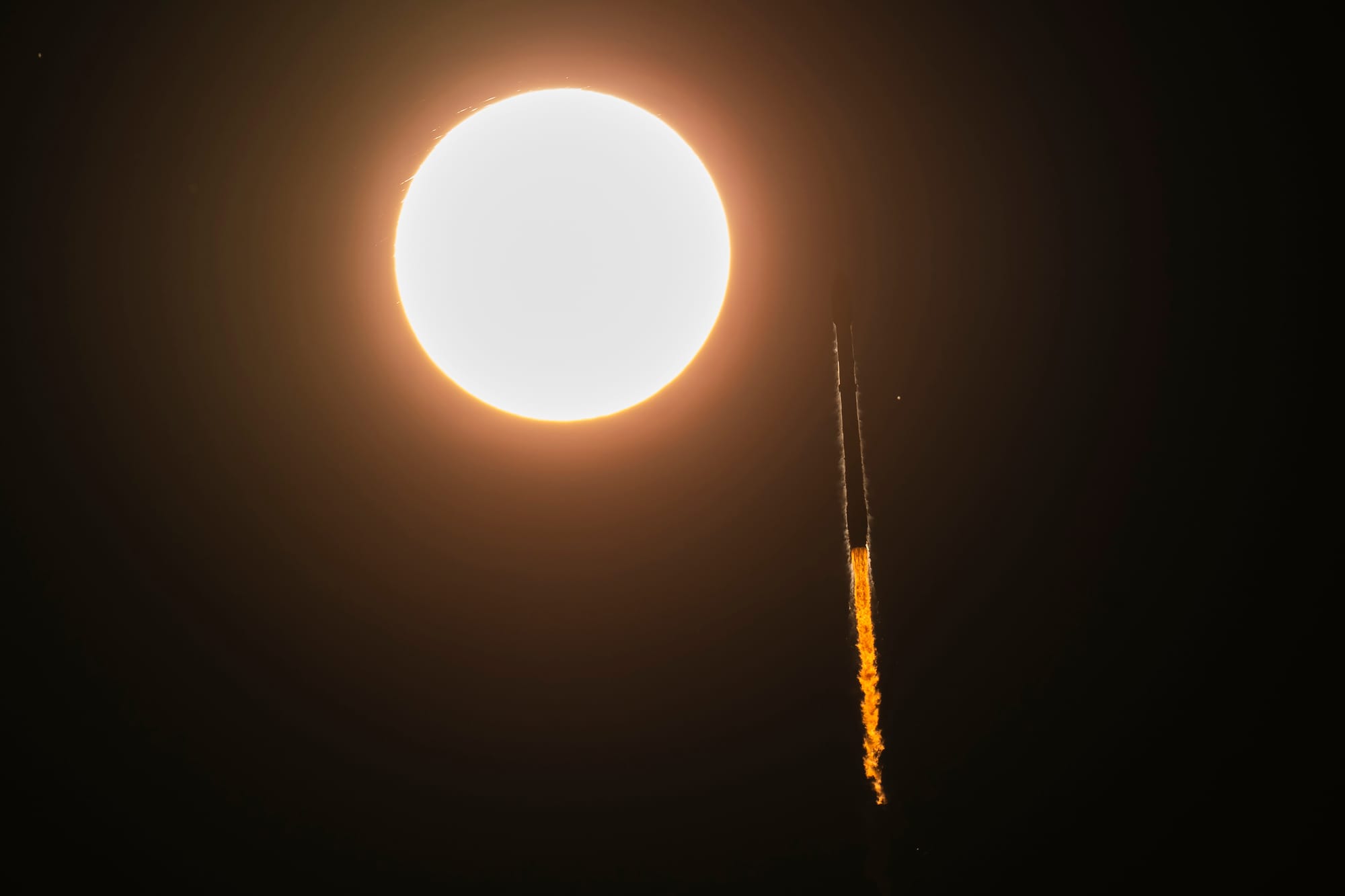 Falcon 9 during first-stage flight for the Starlink Group 10-14 mission. ©SpaceX