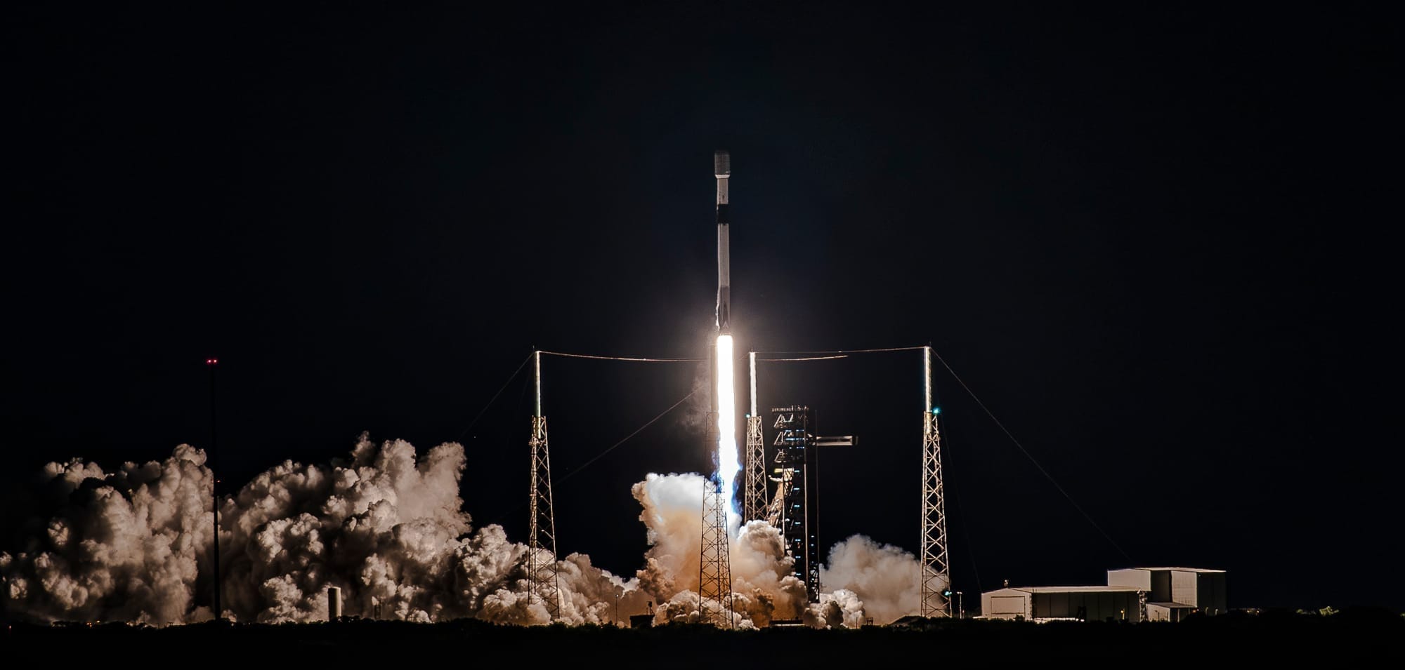 Falcon 9 lifting off from Space Launch Complex 40 for the Starlink Group 6-87 mission. ©SpaceX