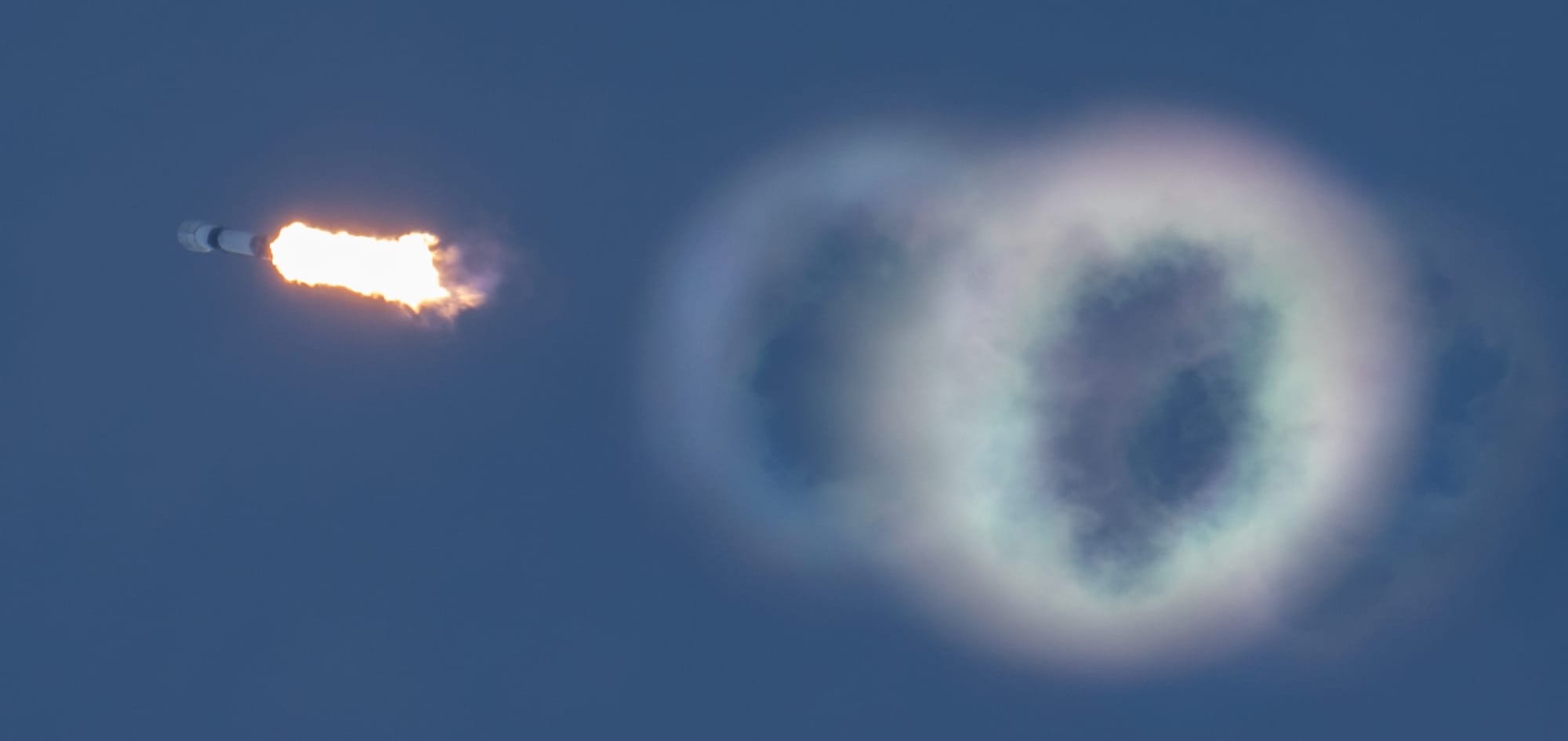 Falcon 9 during first-stage flight for the Starlink Group 11-25 mission. ©SpaceX