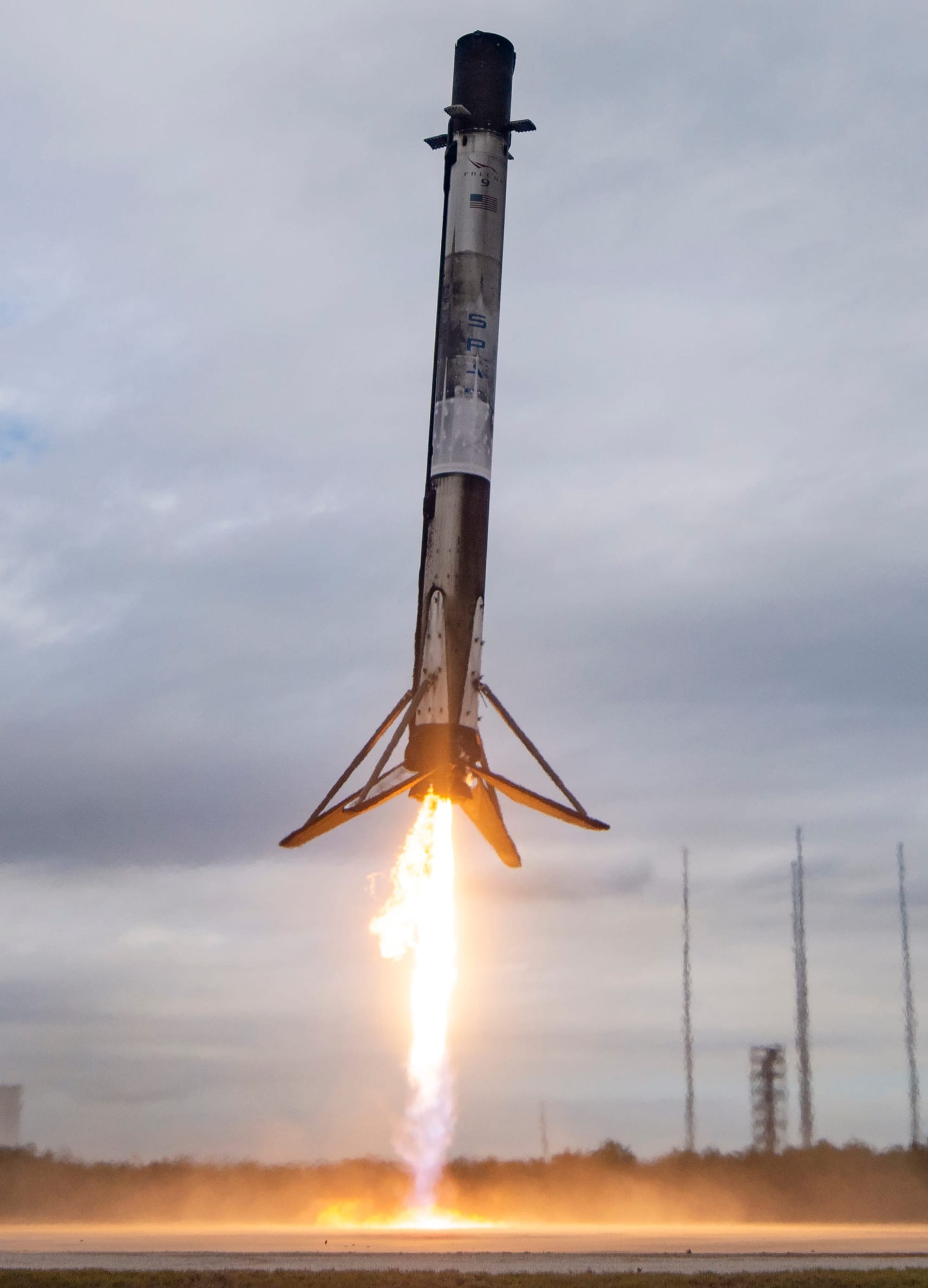 Falcon 9 booster B1096 touching down at Landing Zone 2 following the launch of the NROL-77 mission. ©SpaceX