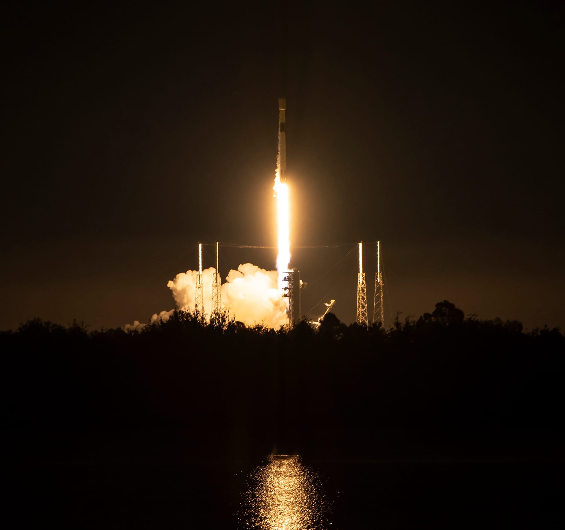 Falcon 9 lifting off from Space Launch Complex 40 for the Starlink Group 6-88 mission on January 4th. ©SpaceX