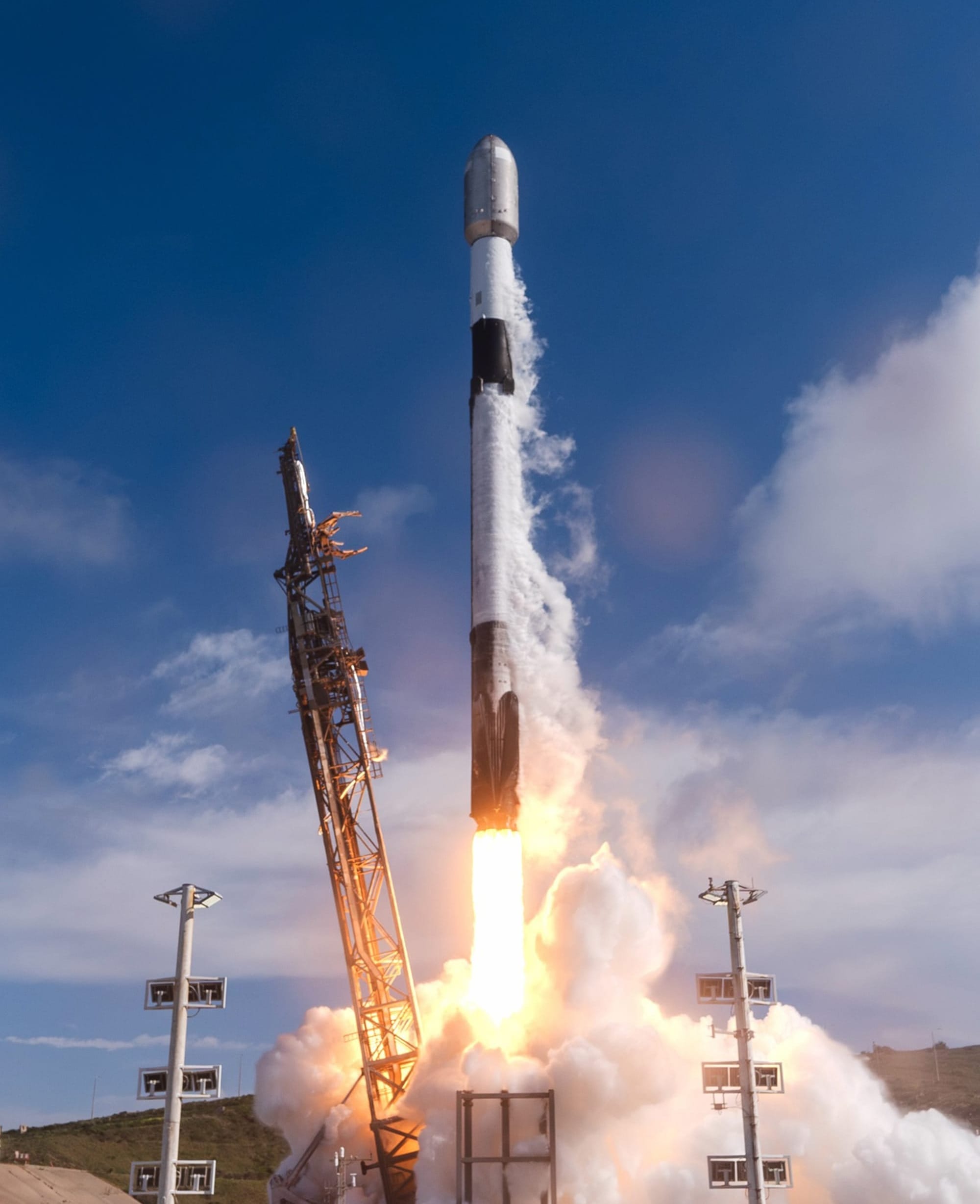 Falcon 9 blasting off from Space Launch Complex 4E for the Starlink Group 17-33 mission on February 7th. ©SpaceX