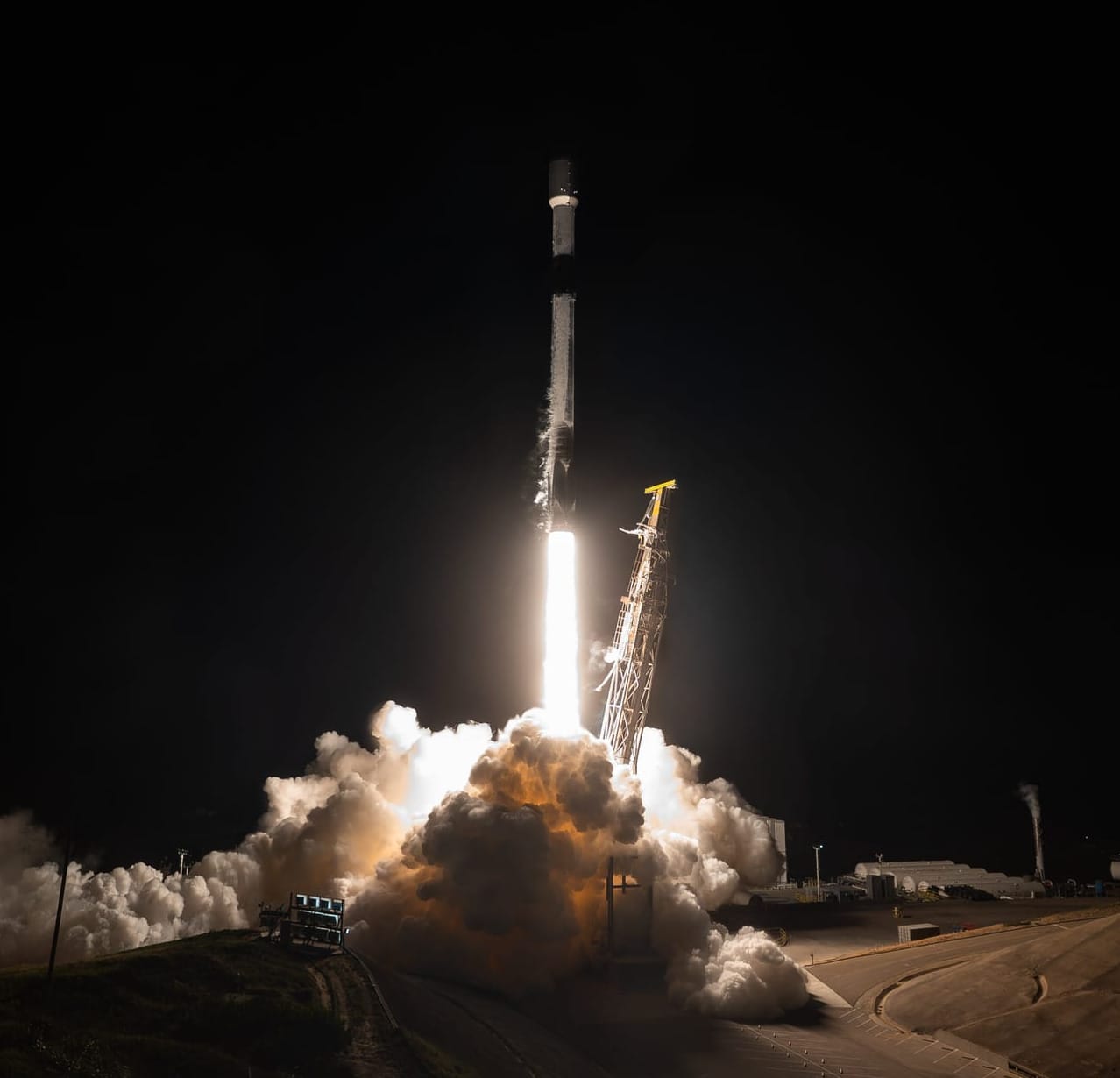 Falcon 9 lifting off from Space Launch Complex 4E for the Starlink Group 17-18 mission on March 8th. ©SpaceX