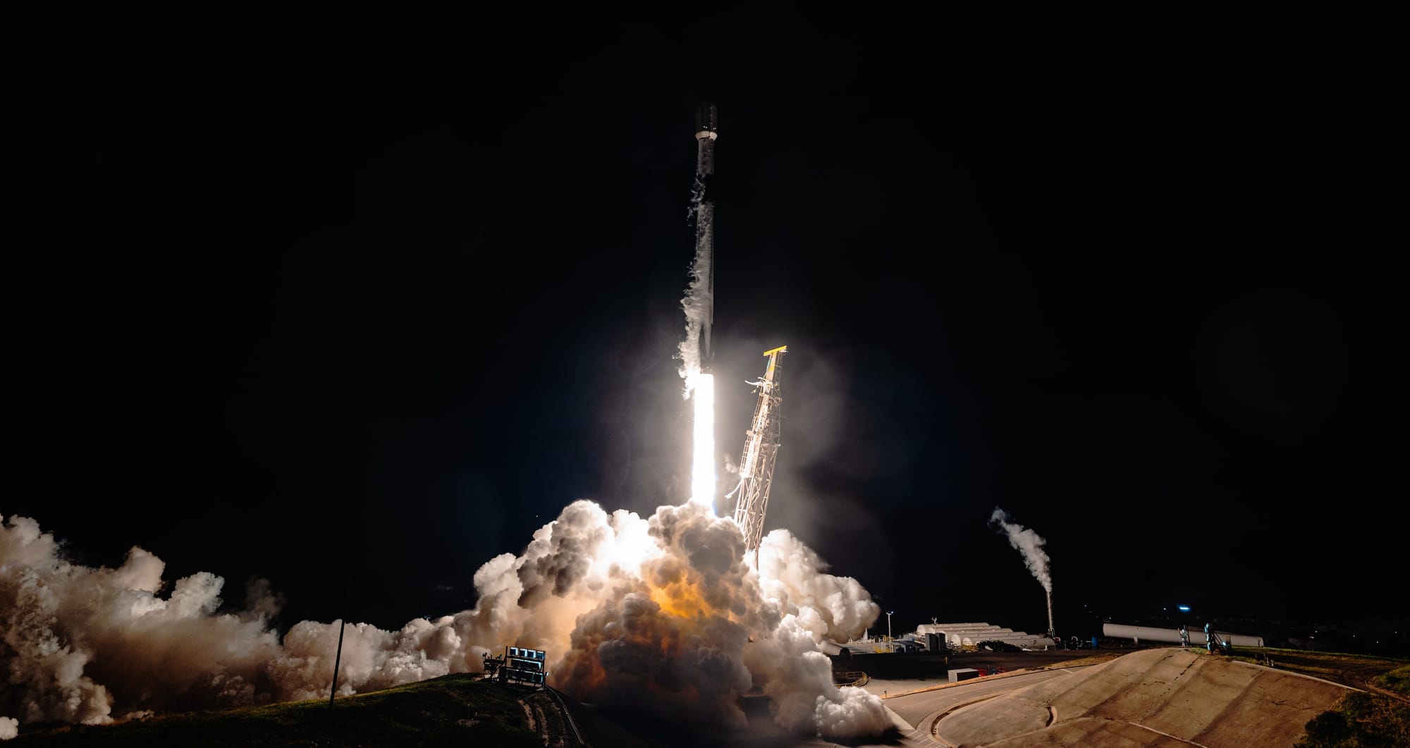 Falcon 9 lifting off from Space Launch Complex 4E for the Starlink Group 17-23 mission on March 1st. ©SpaceX