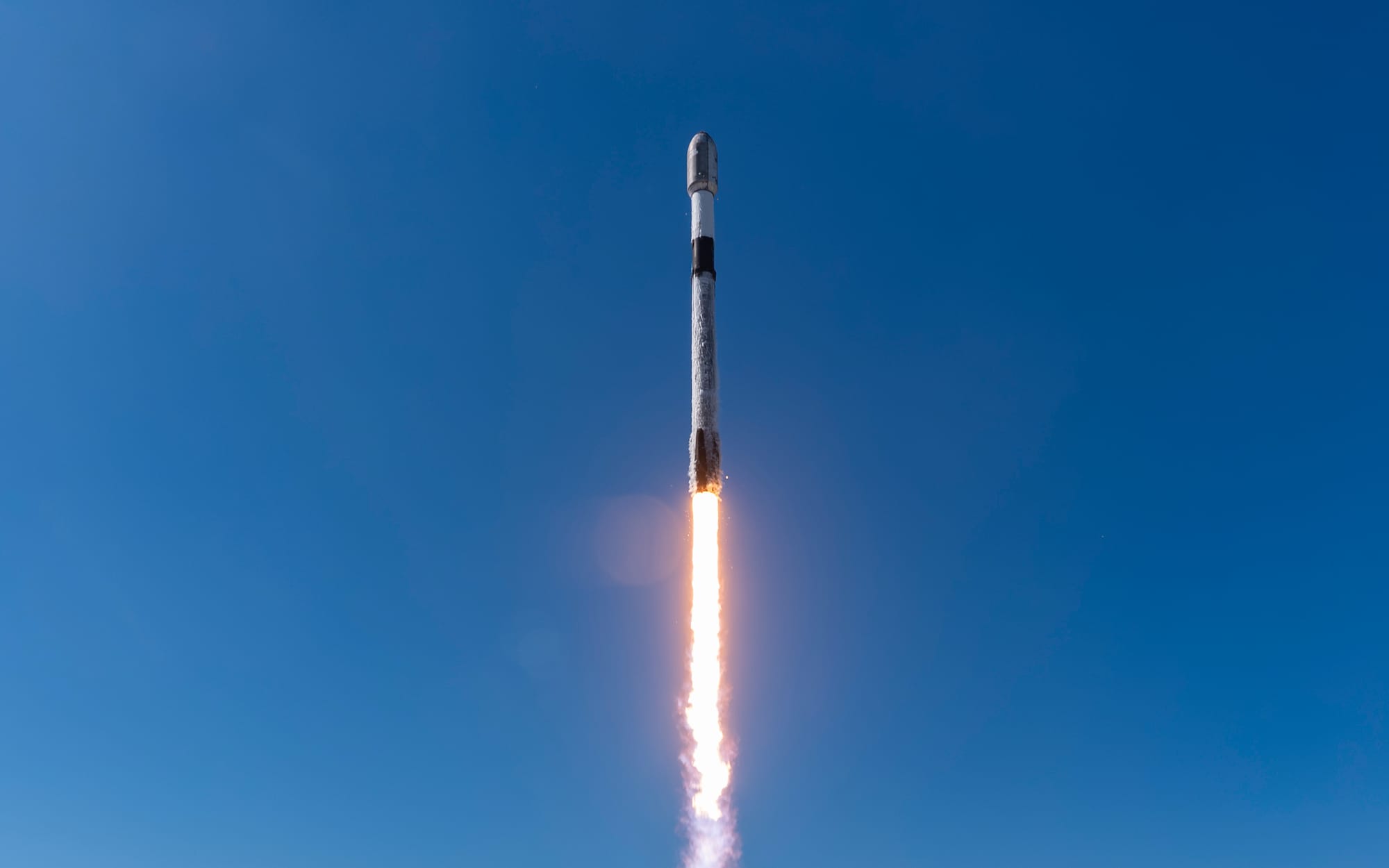 Falcon 9 during first-stage flight for the Starlink Group 17-15 mission on March 20th 2026. ©SpaceX