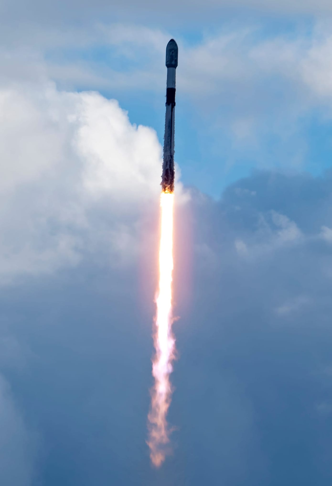 Falcon 9 during first-stage flight for the Starlink Group 10-48 mission on March 14th. ©SpaceX
