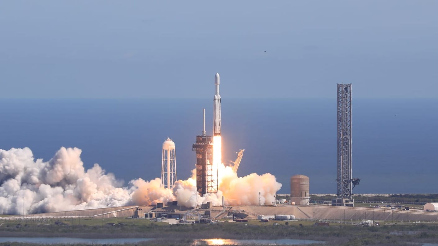 Europa Clipper begins journey to Jupiter atop Falcon Heavy